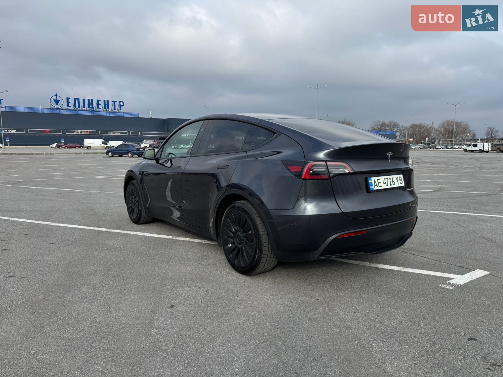 Tesla Model Y 2024 VIN 7SAYGDEE8RF084001 фото оголошення 3 з 29