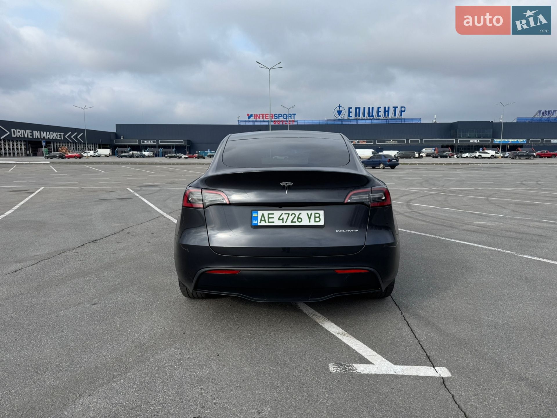 Tesla Model Y 2024 VIN 7SAYGDEE8RF084001 фото оголошення 4 з 29