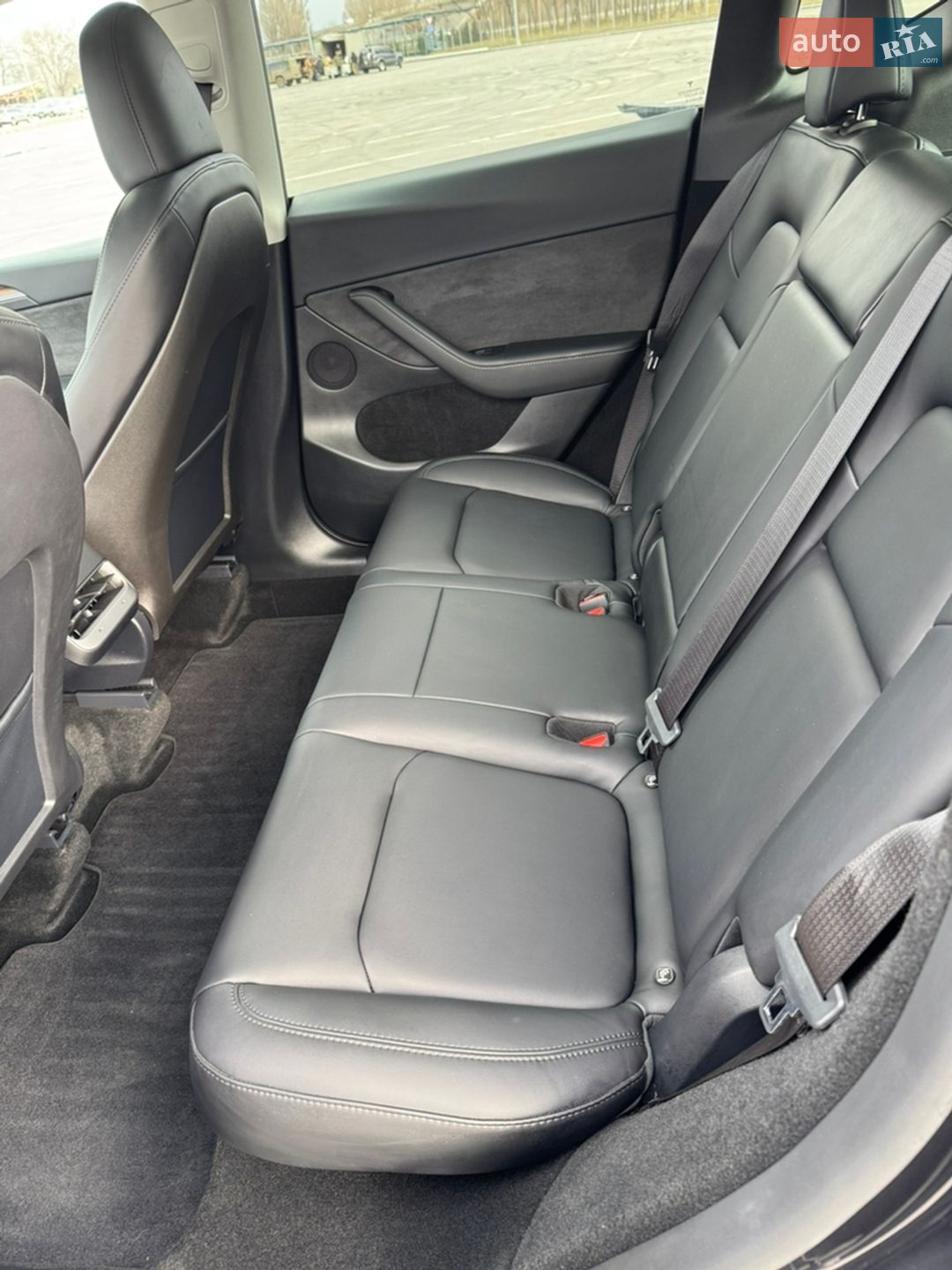Tesla Model Y 2024 VIN 7SAYGDEE8RF084001 фото оголошення 10 з 29