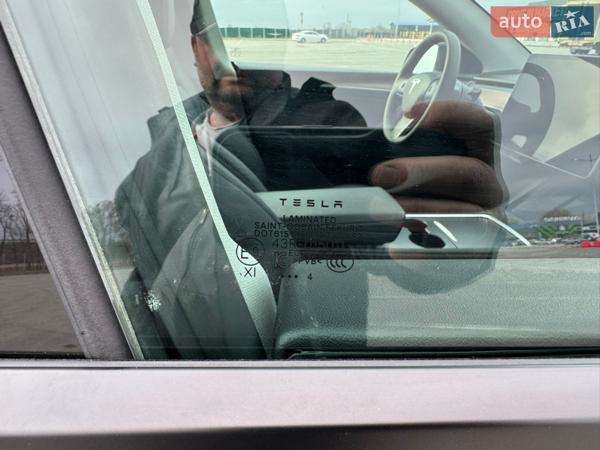 Tesla Model Y 2024 VIN 7SAYGDEE8RF084001 фото оголошення 21 з 29