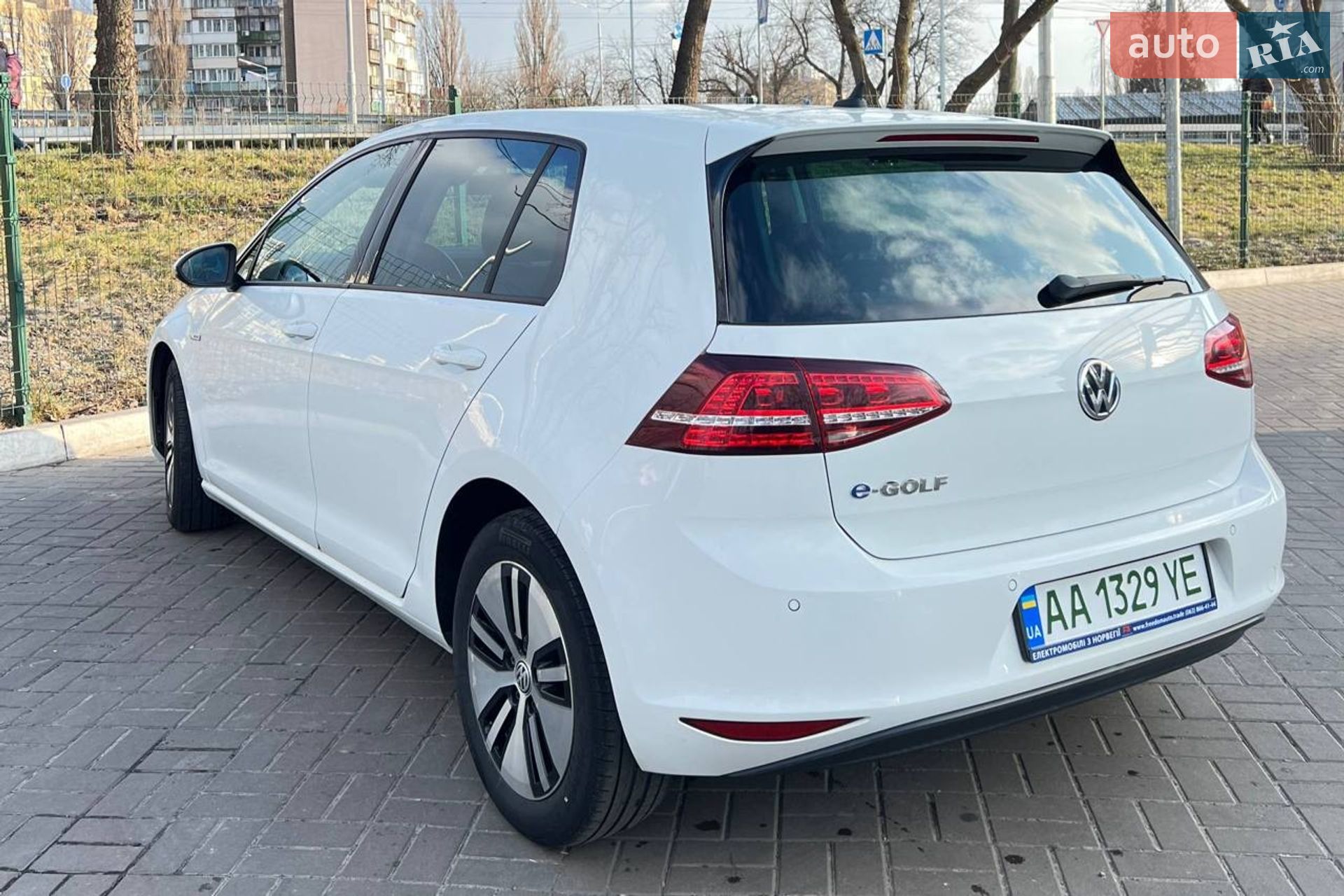 Volkswagen Golf 2015 VIN WVWZZZAUZFW907043 фото оголошення 4 з 19
