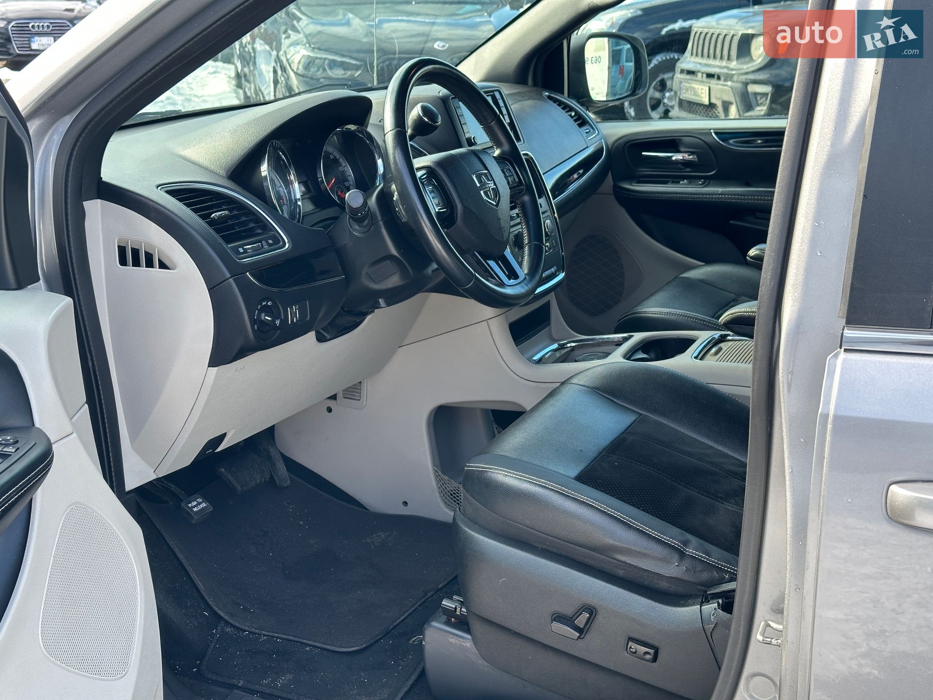 Dodge Grand Caravan 2017 VIN 2C4RDGCGXHR791569 фото оголошення 11 з 29