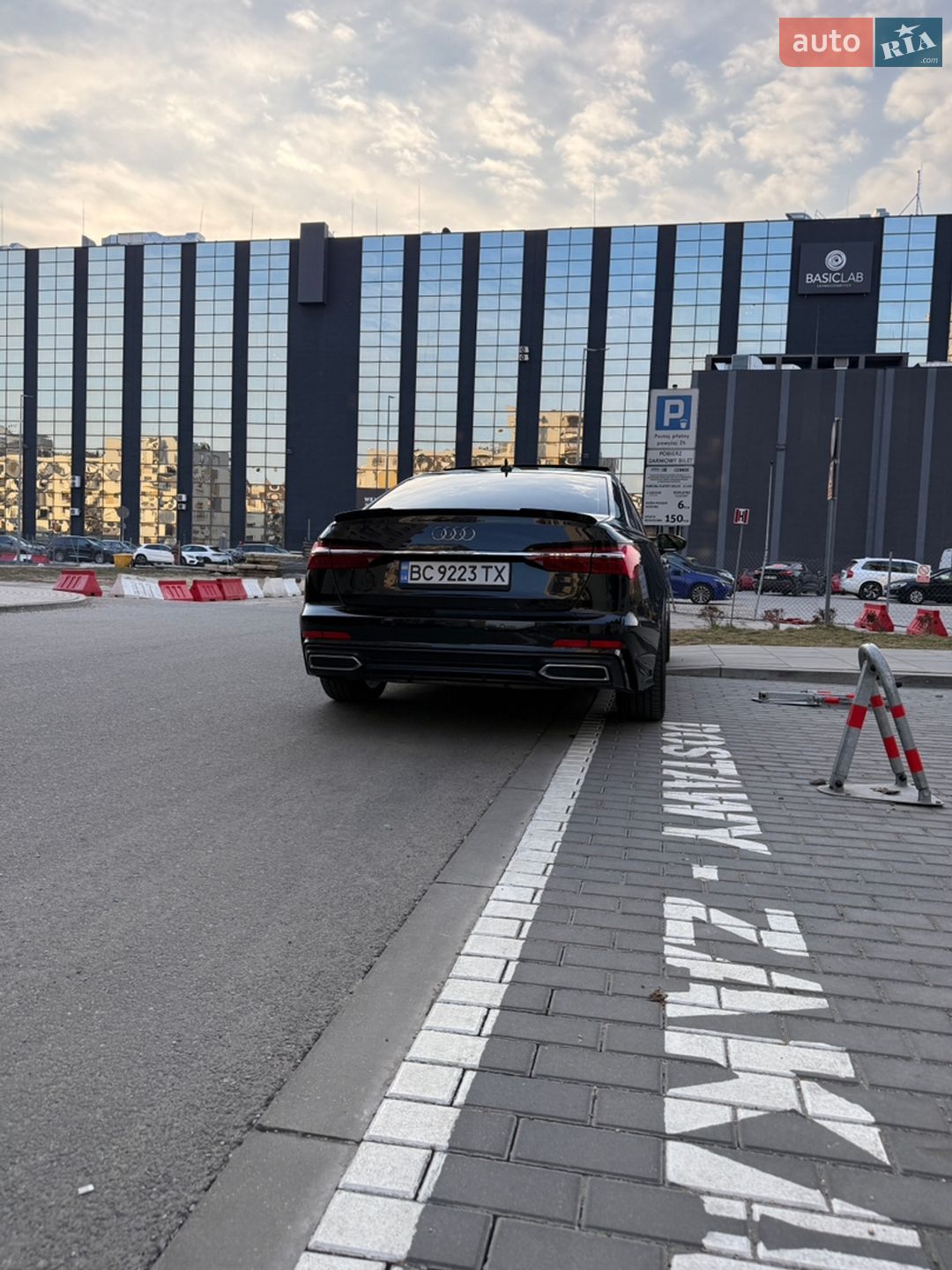 Audi A6 2018 VIN WAUM2AF20KN036462 фото оголошення 4 з 12