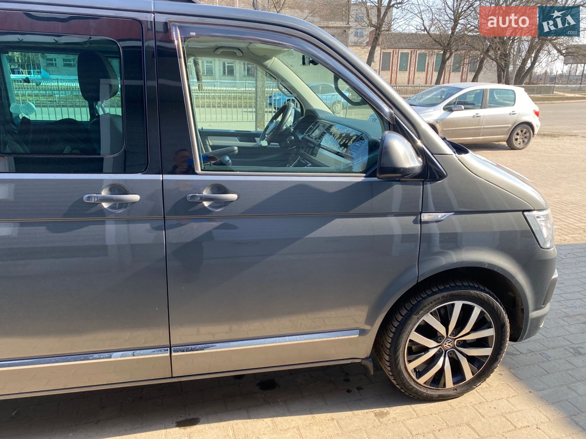 Volkswagen Multivan 2016 VIN WV2ZZZ7HZHH070730 фото оголошення 4 з 18