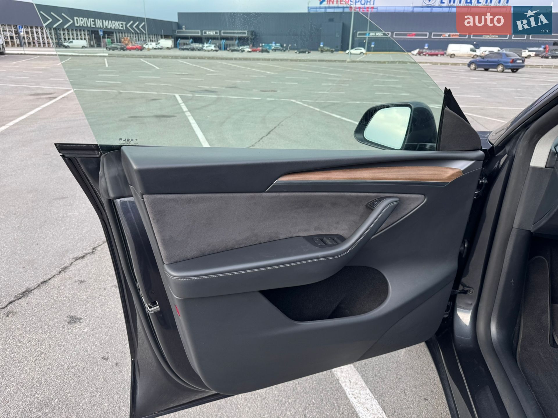 Tesla Model Y 2024 VIN 7SAYGDEE8RF084001 фото оголошення 30 з 34