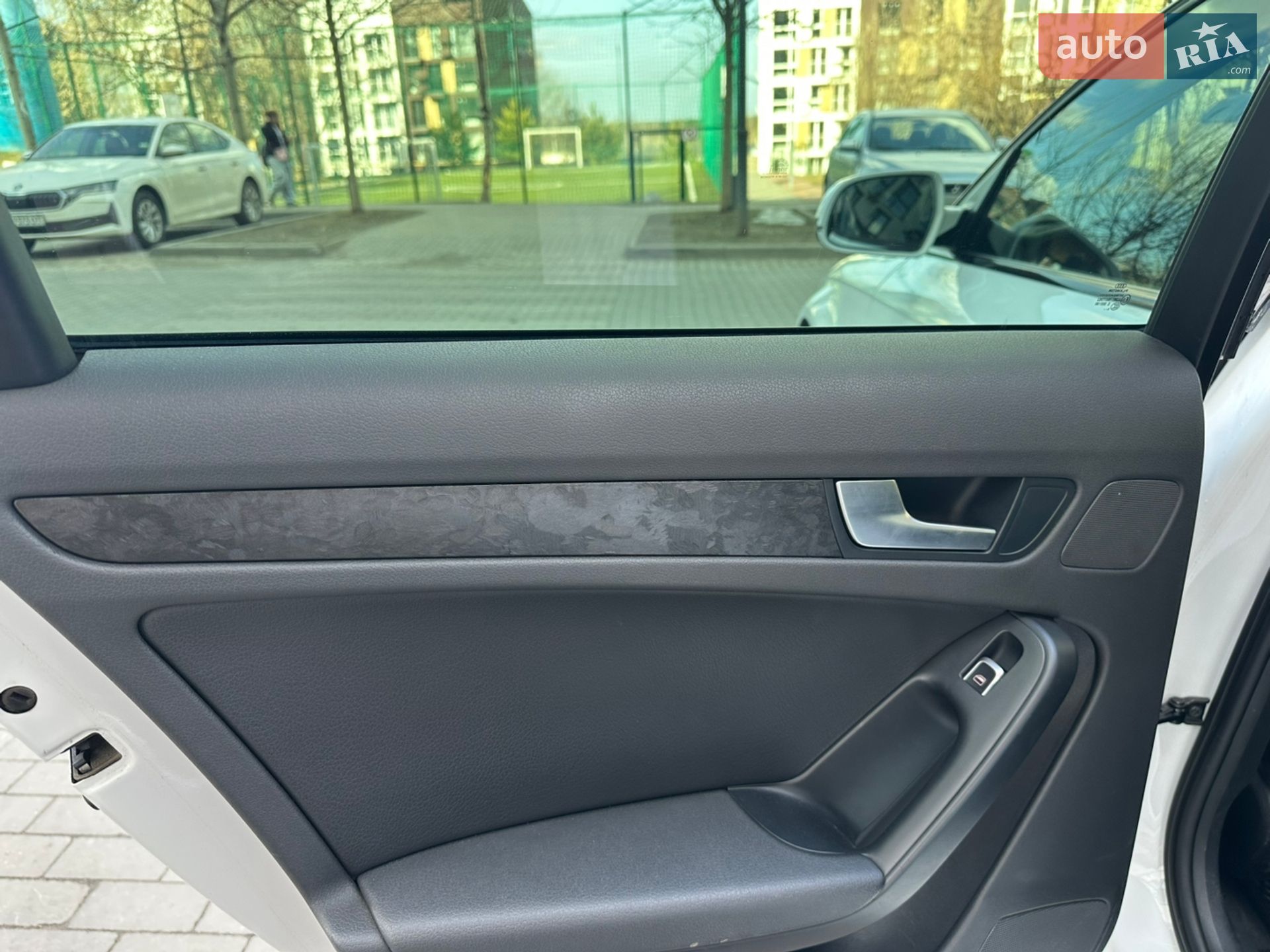 Audi A4 2015 VIN WAUZZZ8K8FN031867 фото оголошення 13 з 23