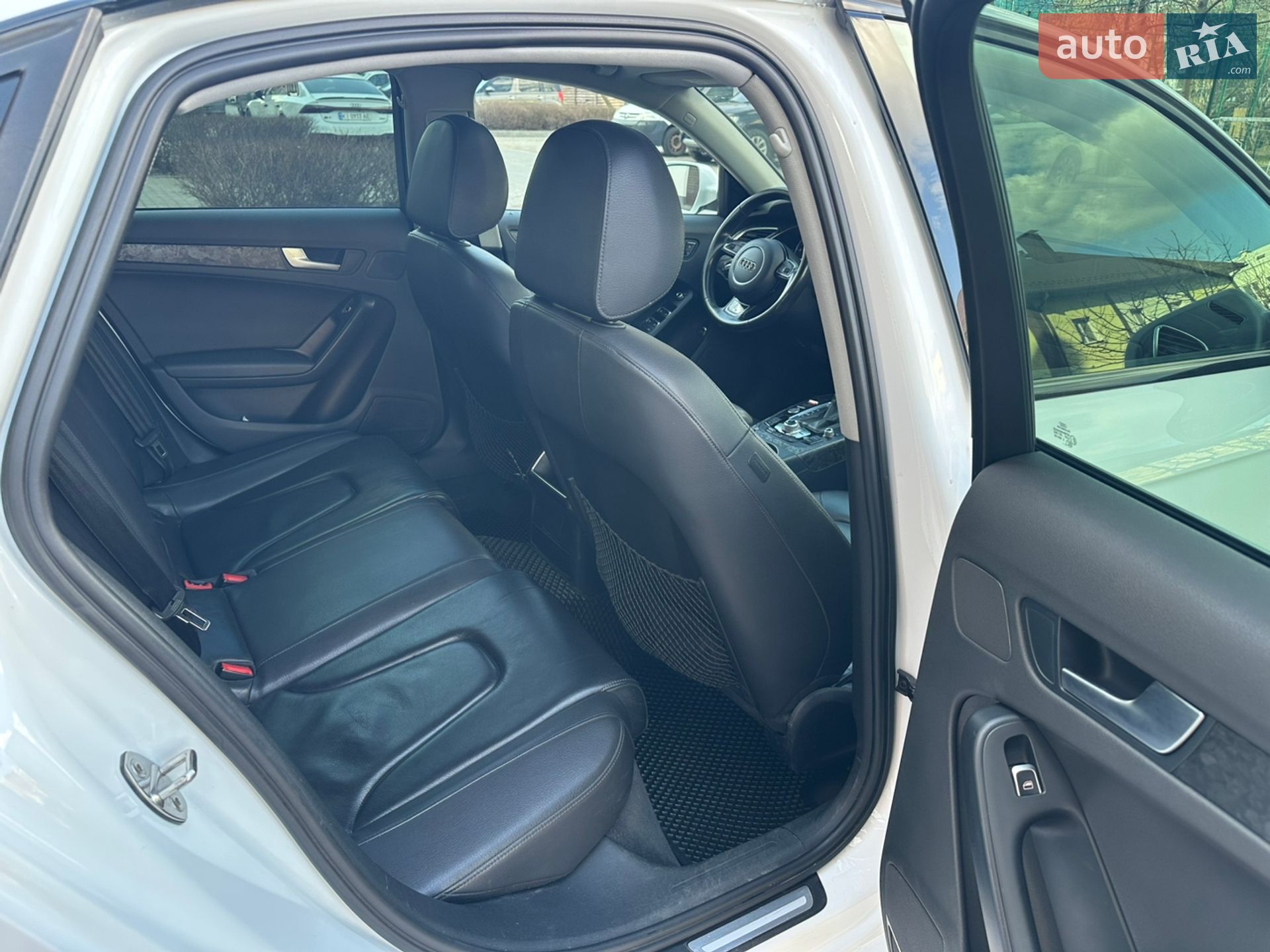 Audi A4 2015 VIN WAUZZZ8K8FN031867 фото оголошення 14 з 23