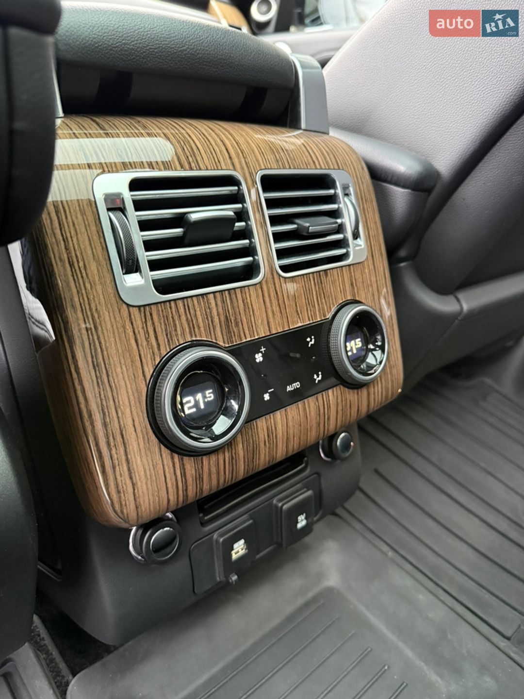 Land Rover Range Rover 2018 VIN SALGR2RVXKA539780 фото оголошення 3 з 15