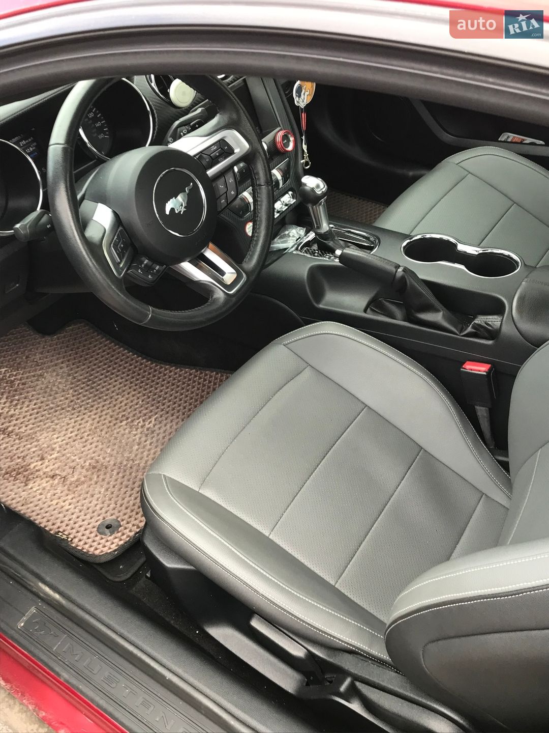 Ford Mustang 2017 VIN 1FA6P8AM4H5300702 фото оголошення 9 з 15