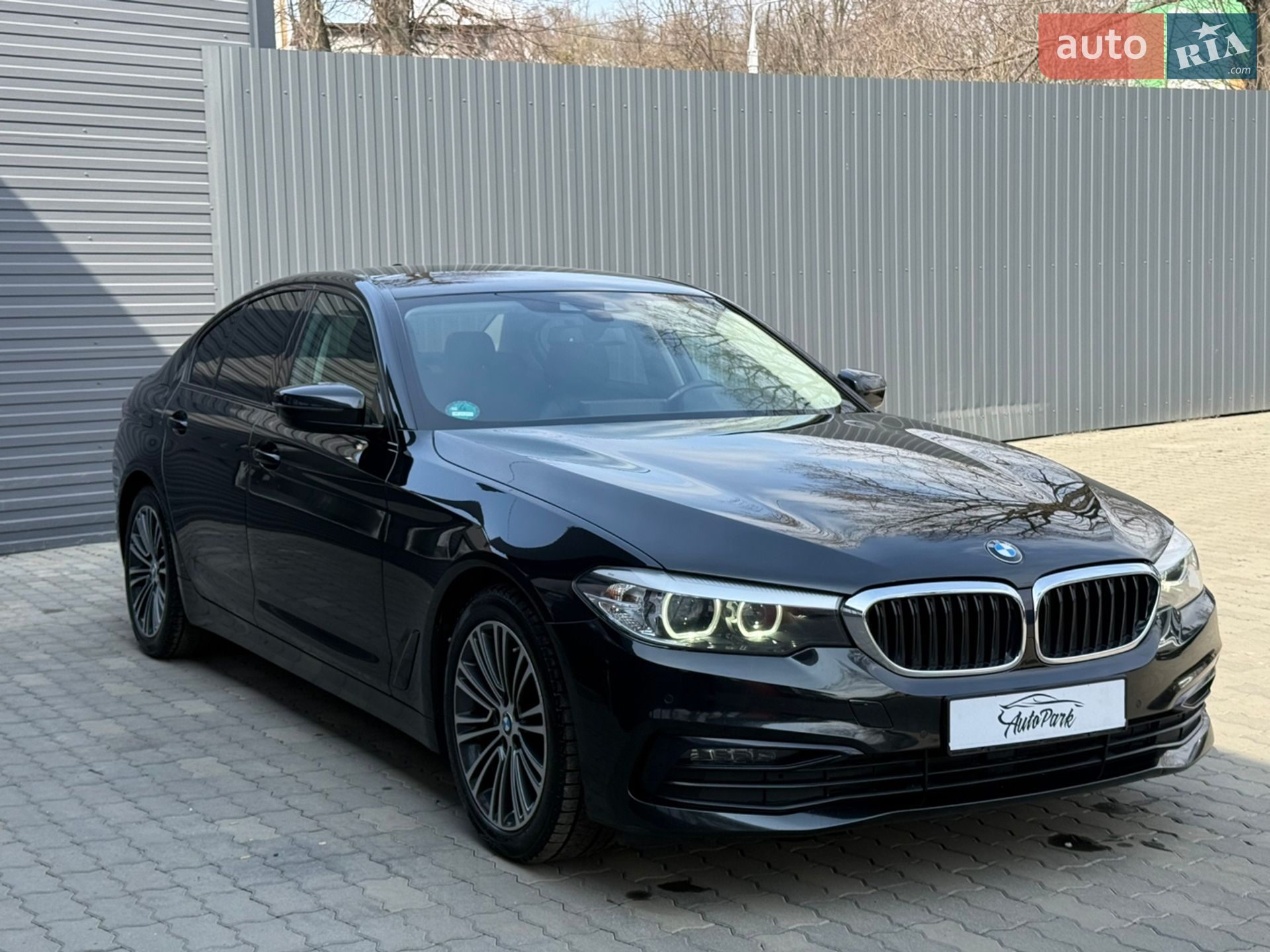 BMW 5 Series 2018 VIN WBAJF51010WW13222 фото оголошення 4 з 31