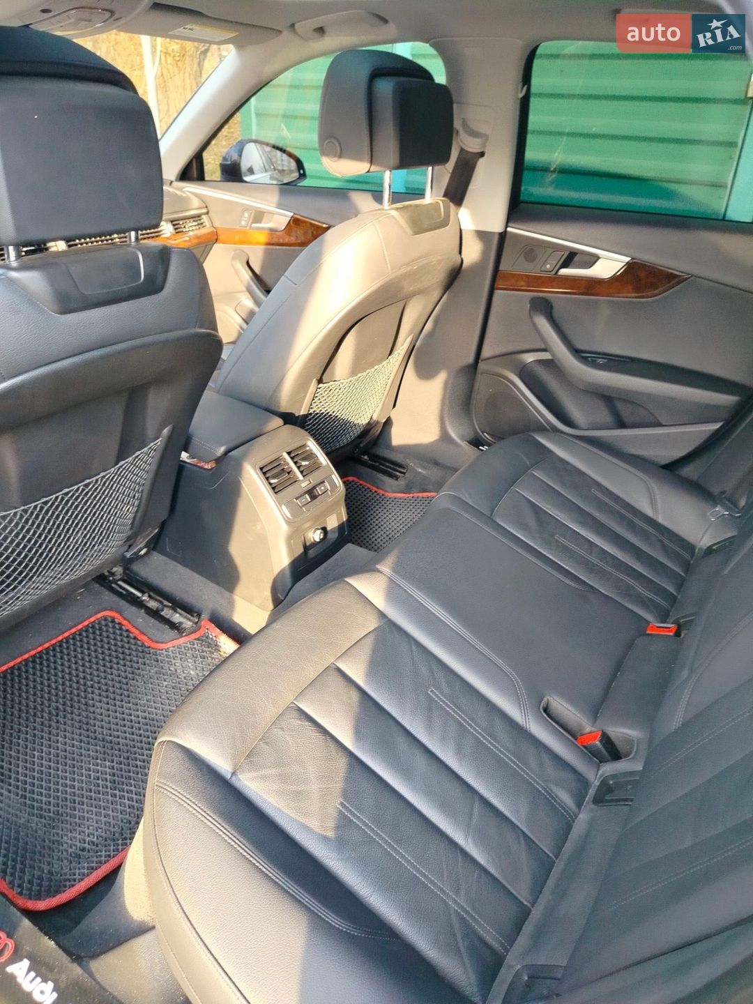 Audi A4 2019 VIN WAUGMAF46KA041570 фото оголошення 18 з 29