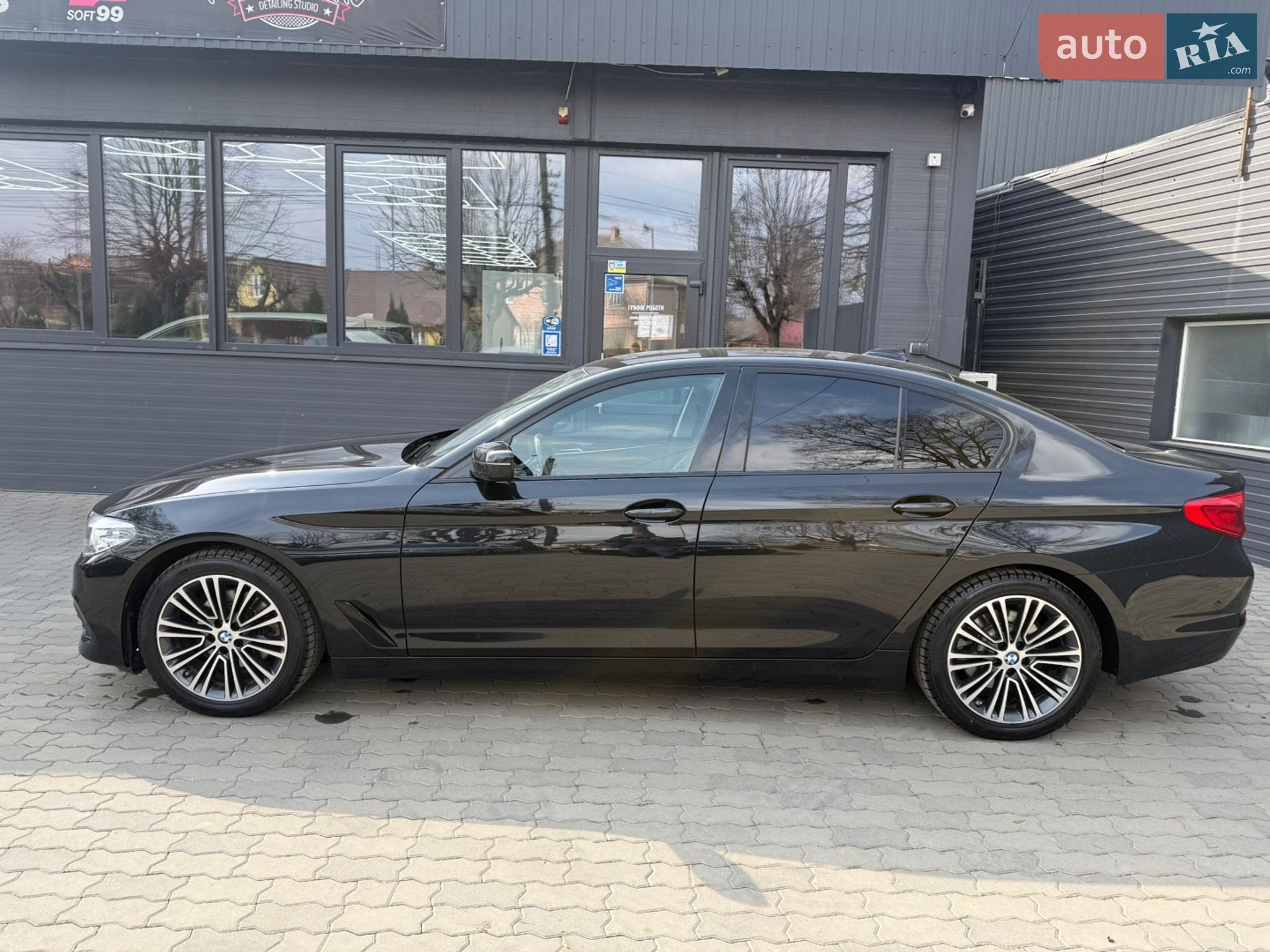 BMW 5 Series 2018 VIN WBAJF51010WW13222 фото оголошення 9 з 31