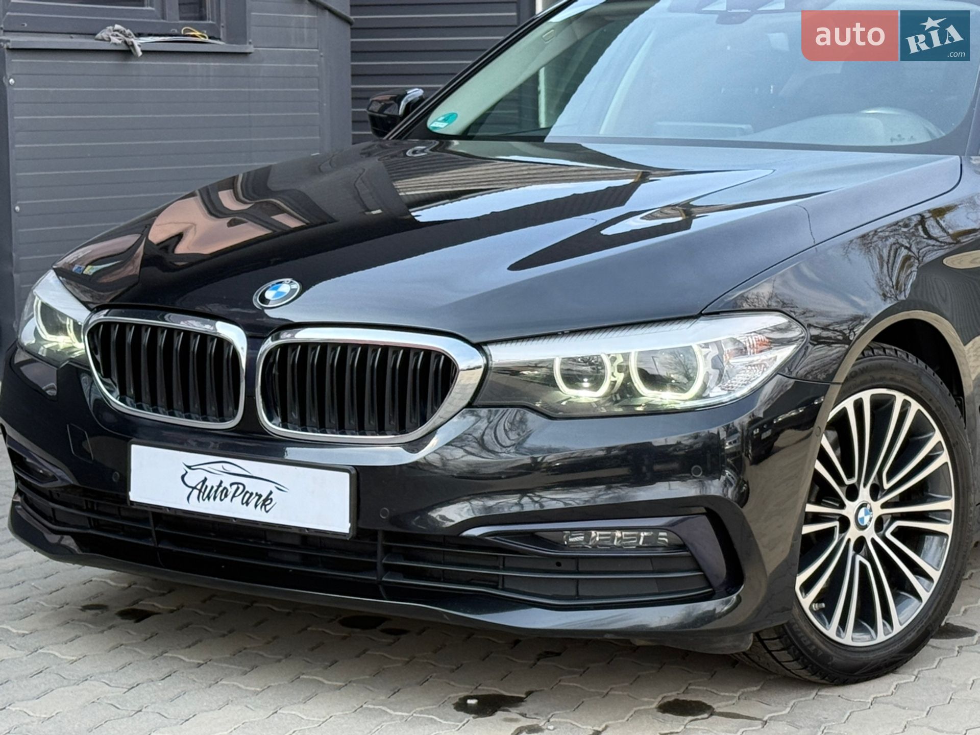 BMW 5 Series 2018 VIN WBAJF51010WW13222 фото оголошення 10 з 31