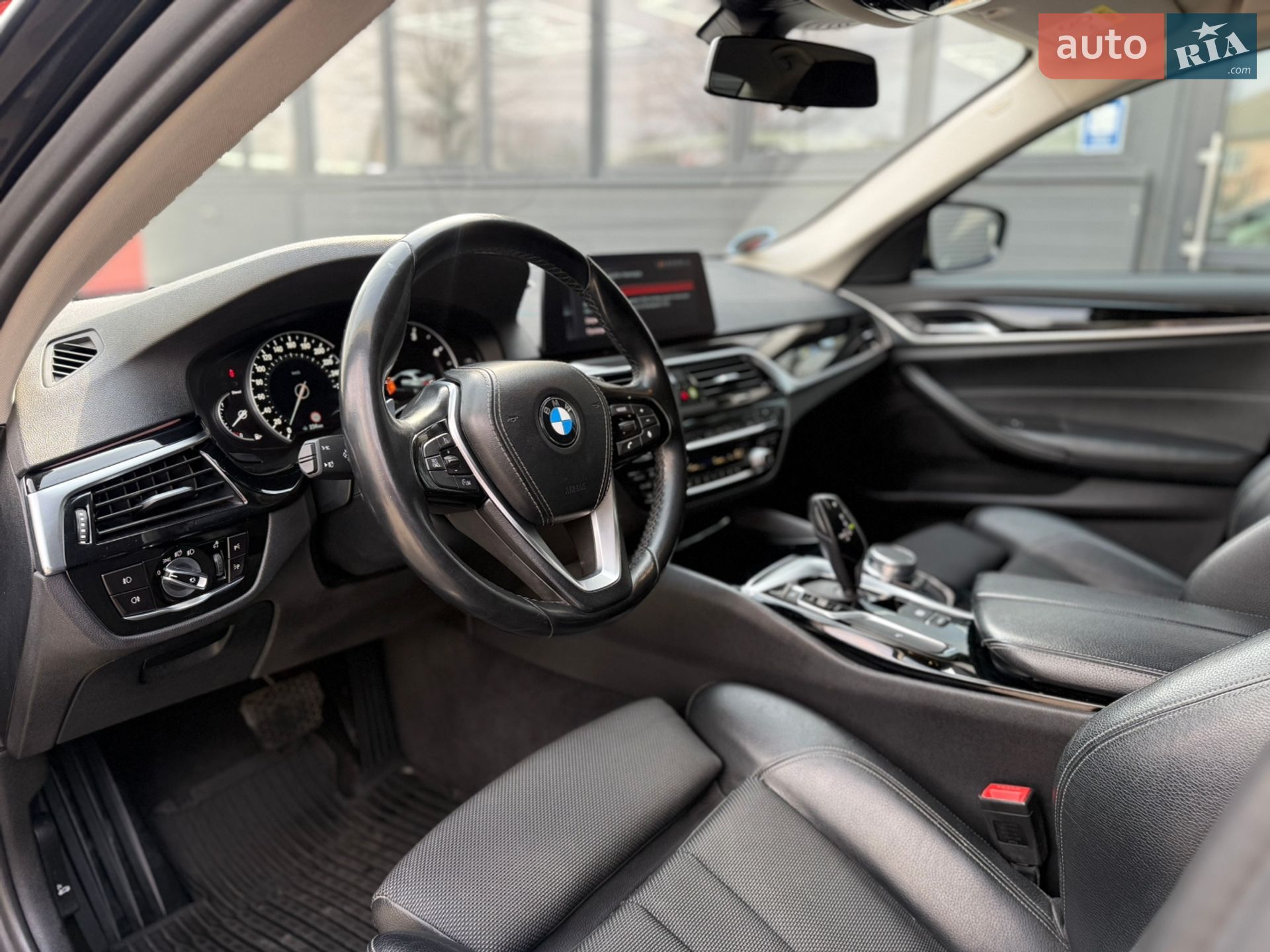 BMW 5 Series 2018 VIN WBAJF51010WW13222 фото оголошення 14 з 31