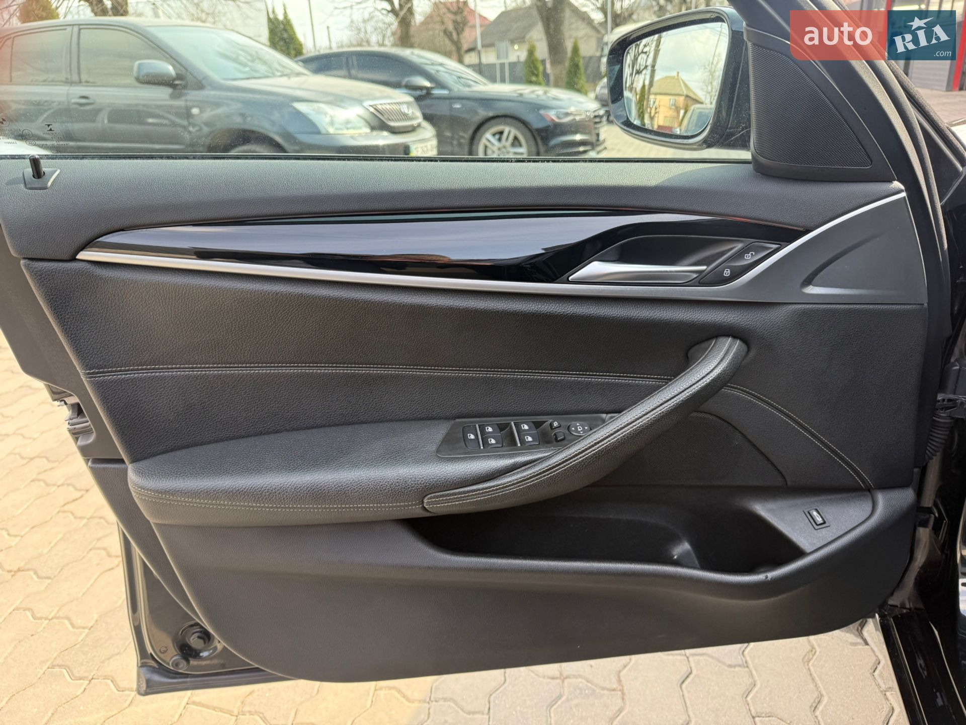 BMW 5 Series 2018 VIN WBAJF51010WW13222 фото оголошення 15 з 31