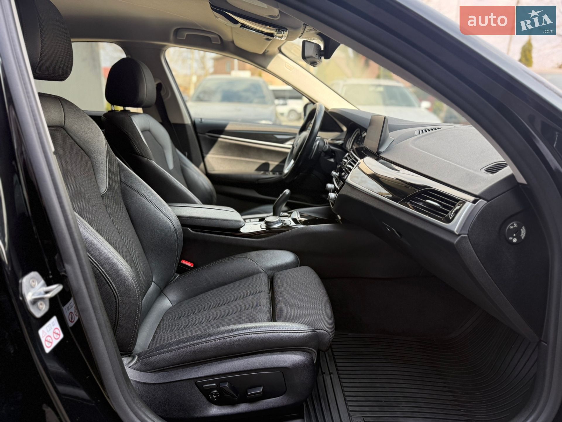 BMW 5 Series 2018 VIN WBAJF51010WW13222 фото оголошення 21 з 31