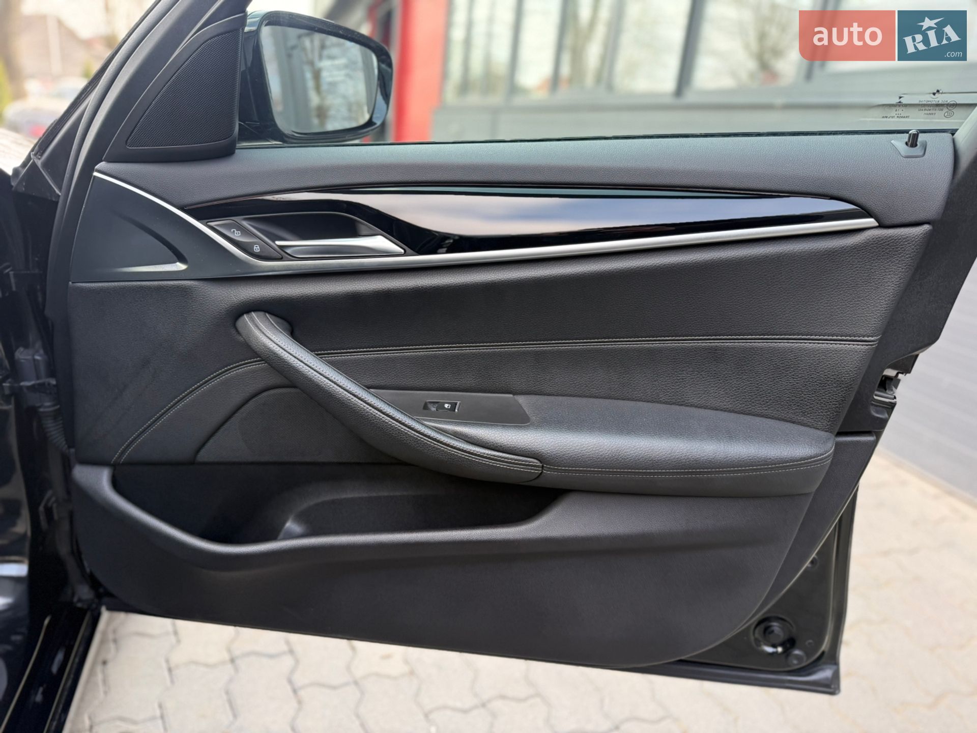 BMW 5 Series 2018 VIN WBAJF51010WW13222 фото оголошення 22 з 31