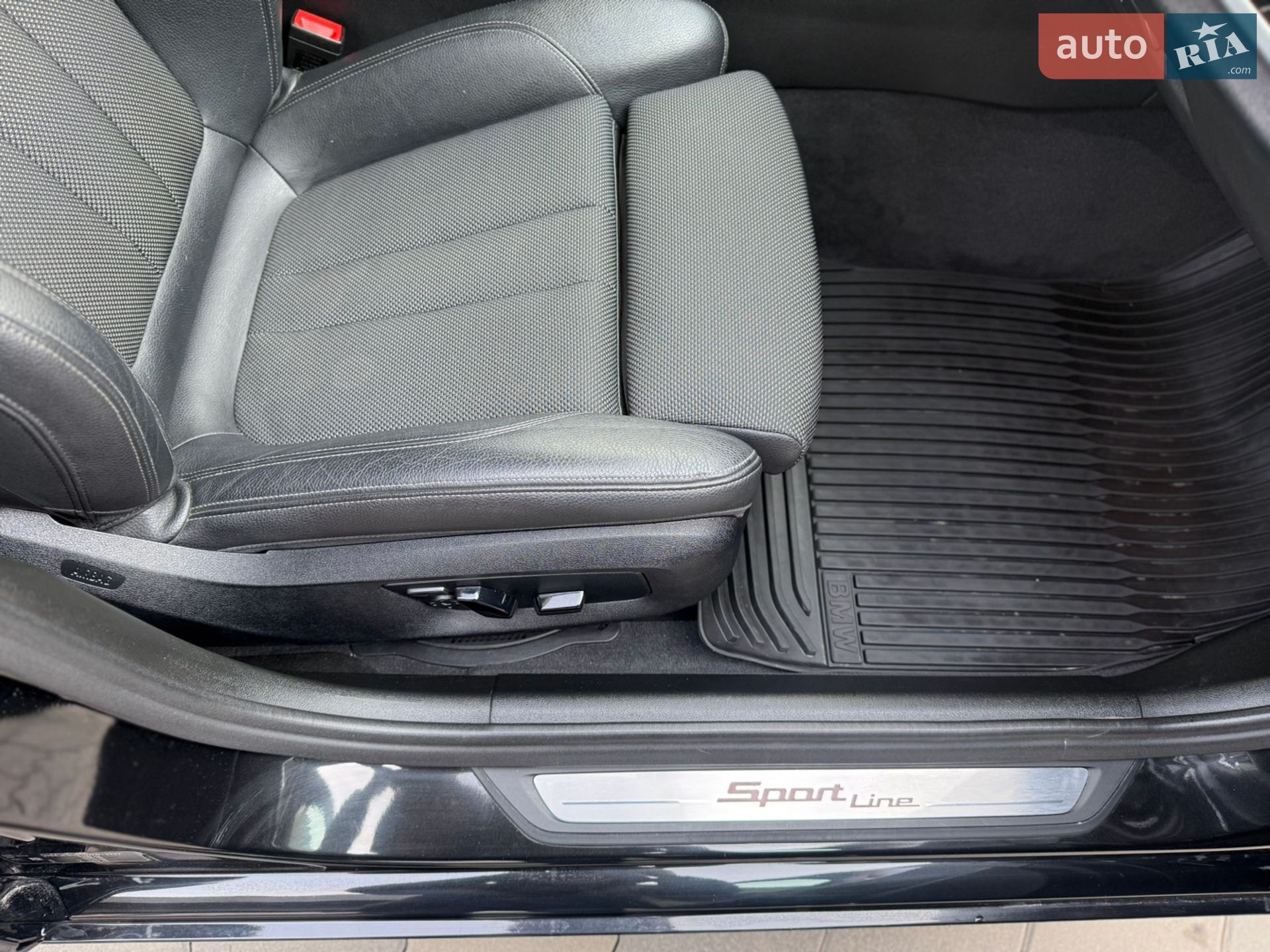 BMW 5 Series 2018 VIN WBAJF51010WW13222 фото оголошення 23 з 31