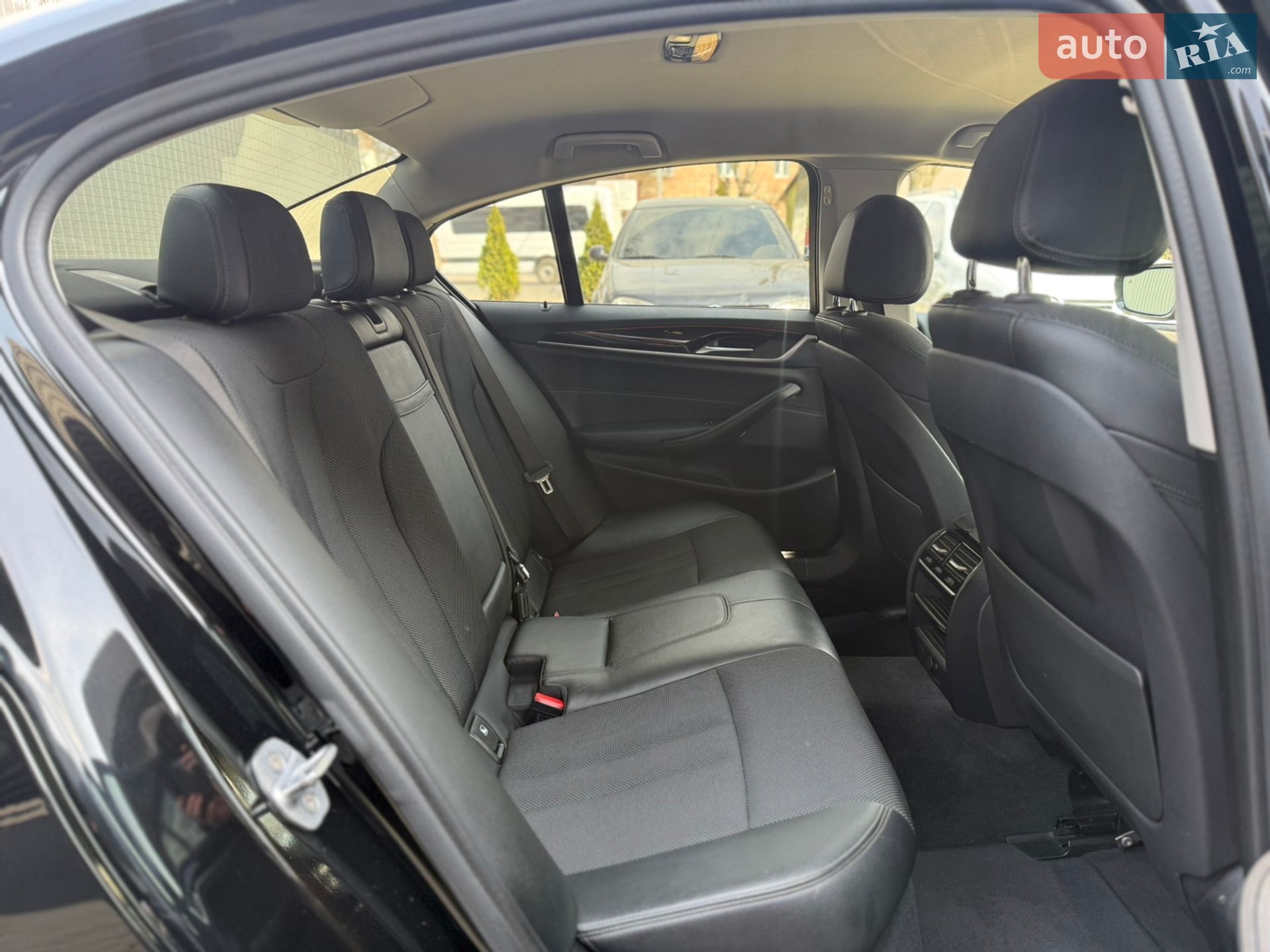BMW 5 Series 2018 VIN WBAJF51010WW13222 фото оголошення 26 з 31