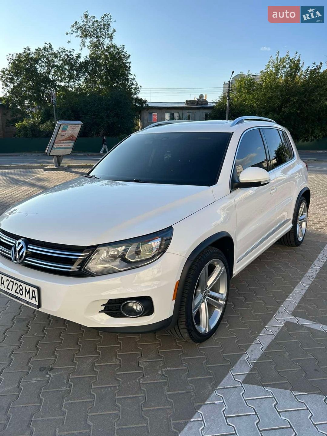 Volkswagen Tiguan 2013 VIN WVGBV3AX4EW028813 фото оголошення 2 з 15