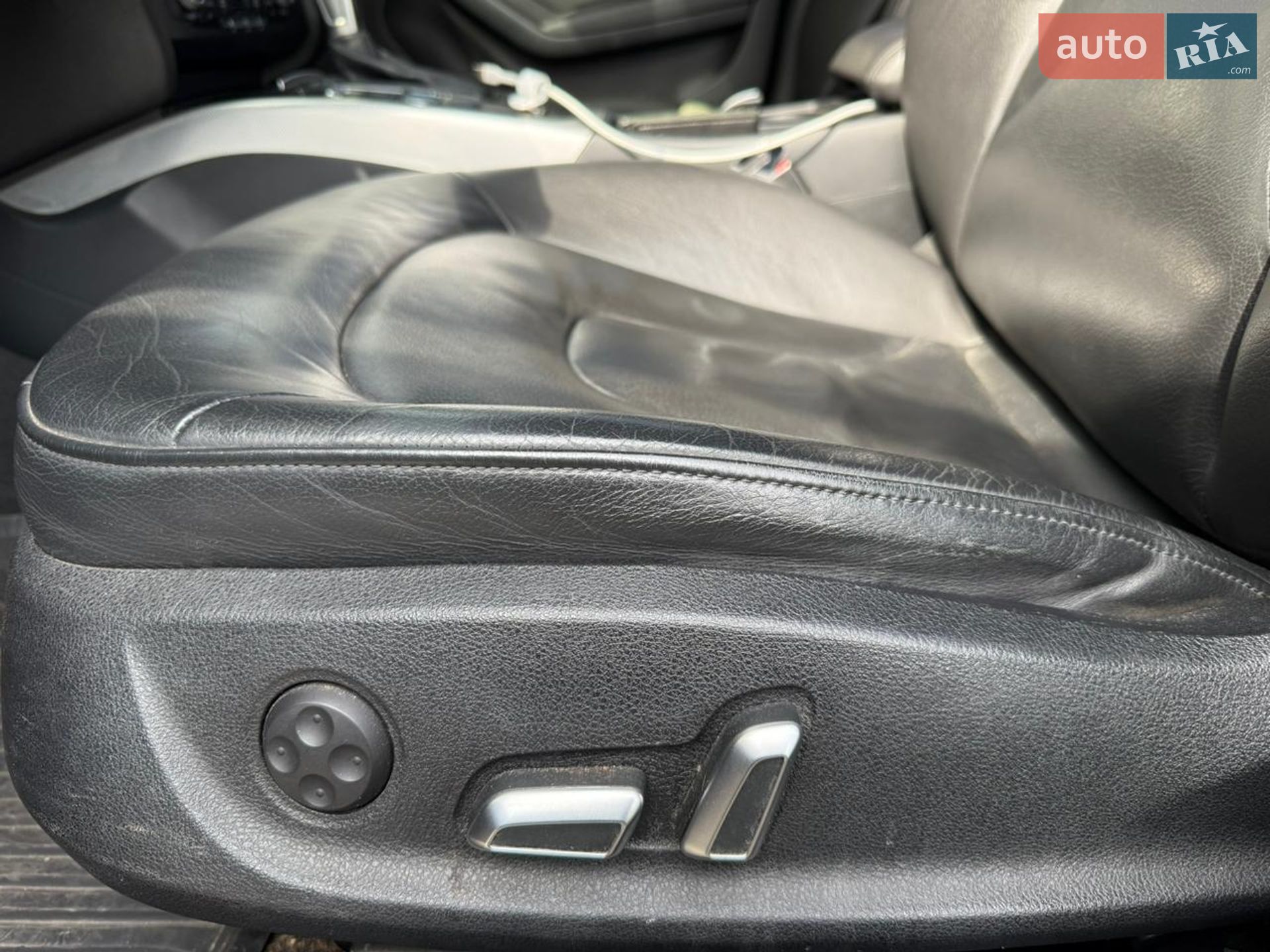 Audi A4 2015 VIN WAUBFAFL1GN004969 фото оголошення 10 з 16