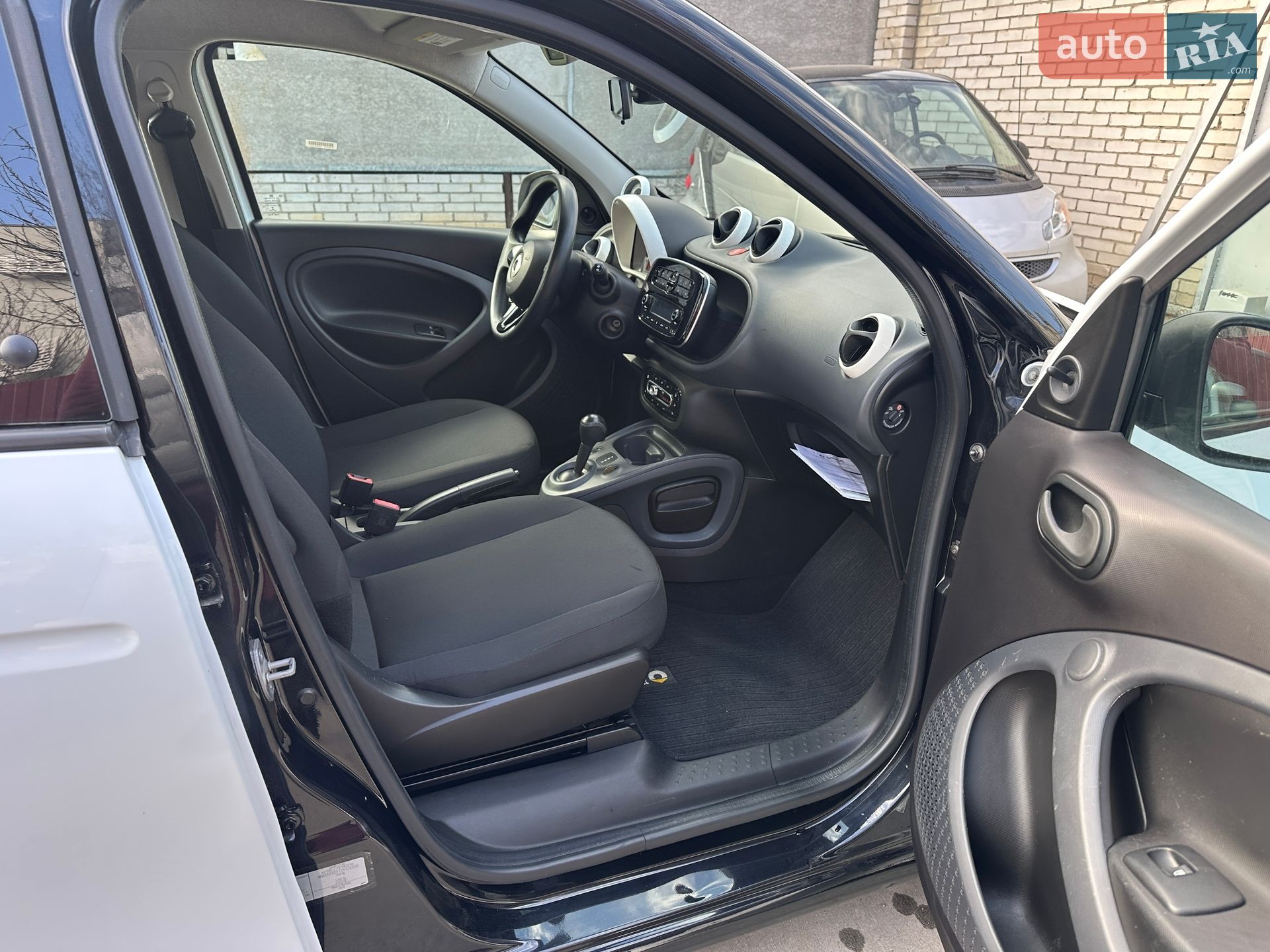Smart Forfour 2018 VIN WME4530911Y170595 фото оголошення 11 з 18