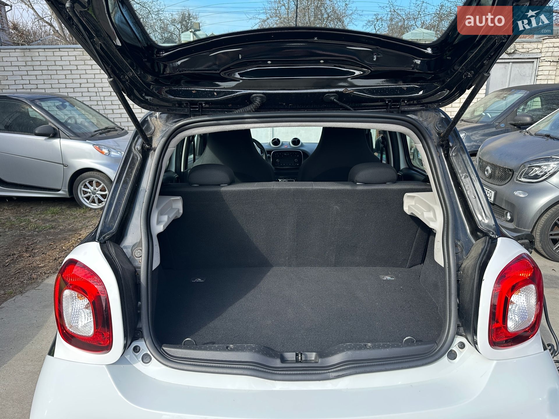 Smart Forfour 2018 VIN WME4530911Y170595 фото оголошення 17 з 18