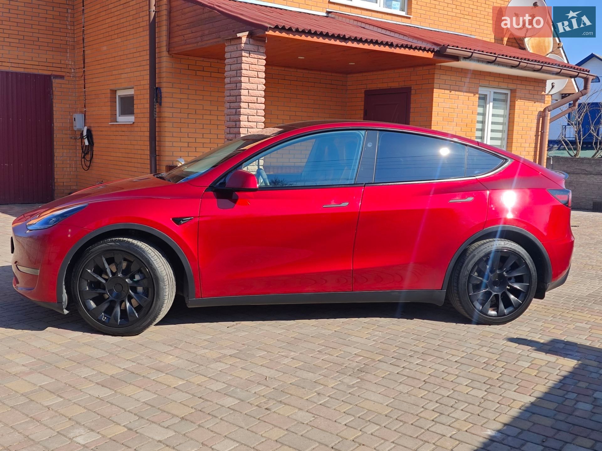 Tesla Model Y 2024 VIN 7SAYGAEEXRF056411 фото оголошення 60 з 74