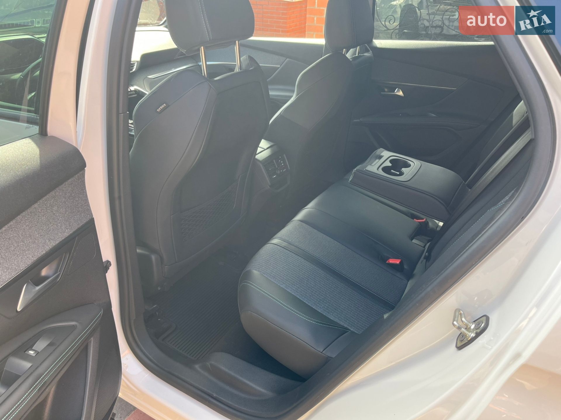 Peugeot 3008 2023 VIN VF3MCYHZUPS094026 фото оголошення 9 з 13