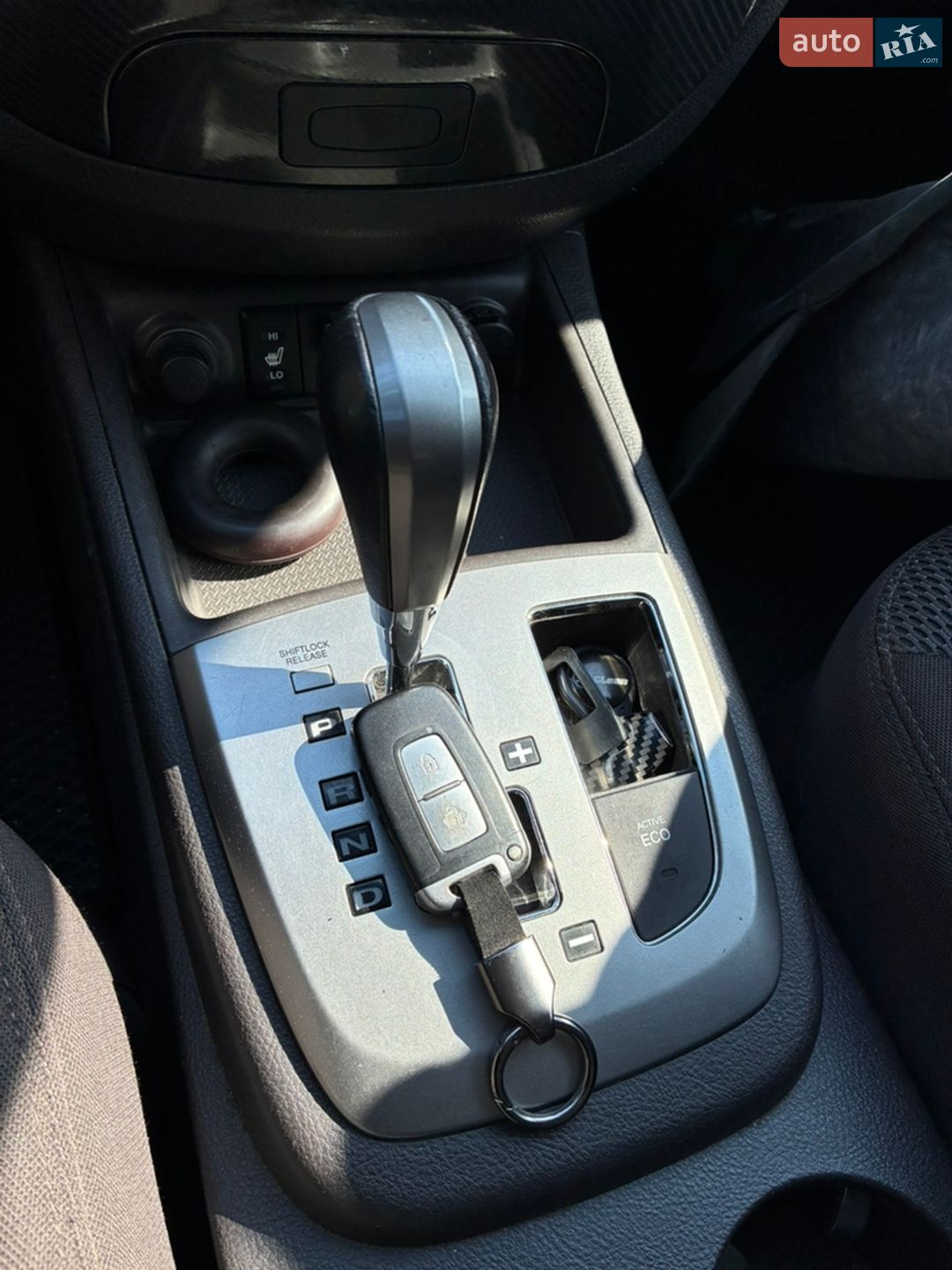 Hyundai Santa FE 2010 VIN KMHSH81XDBU693929 фото оголошення 16 з 31