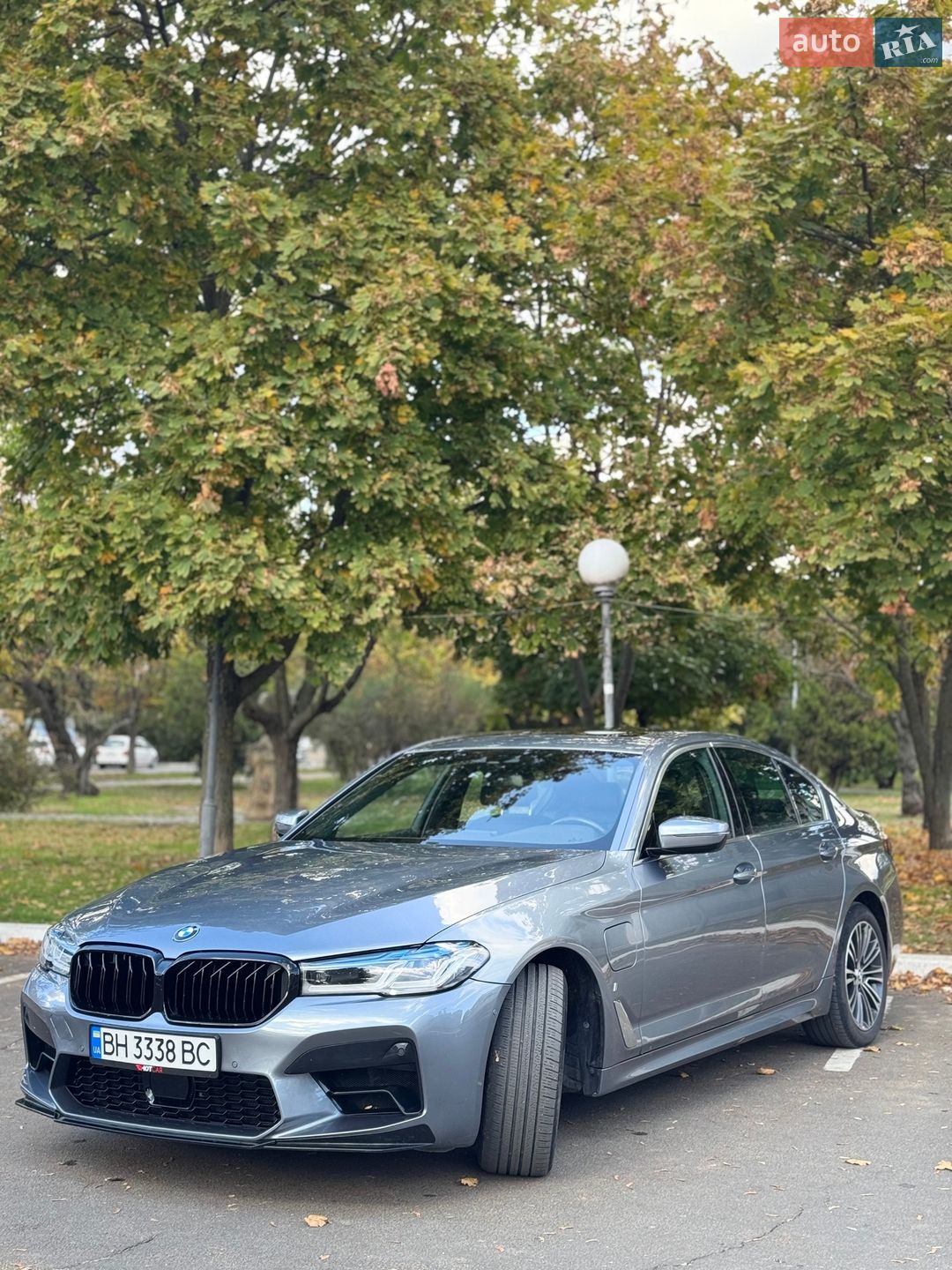 BMW 5 Series 2018 VIN WBAJB1C56KB375312 фото оголошення 2 з 14