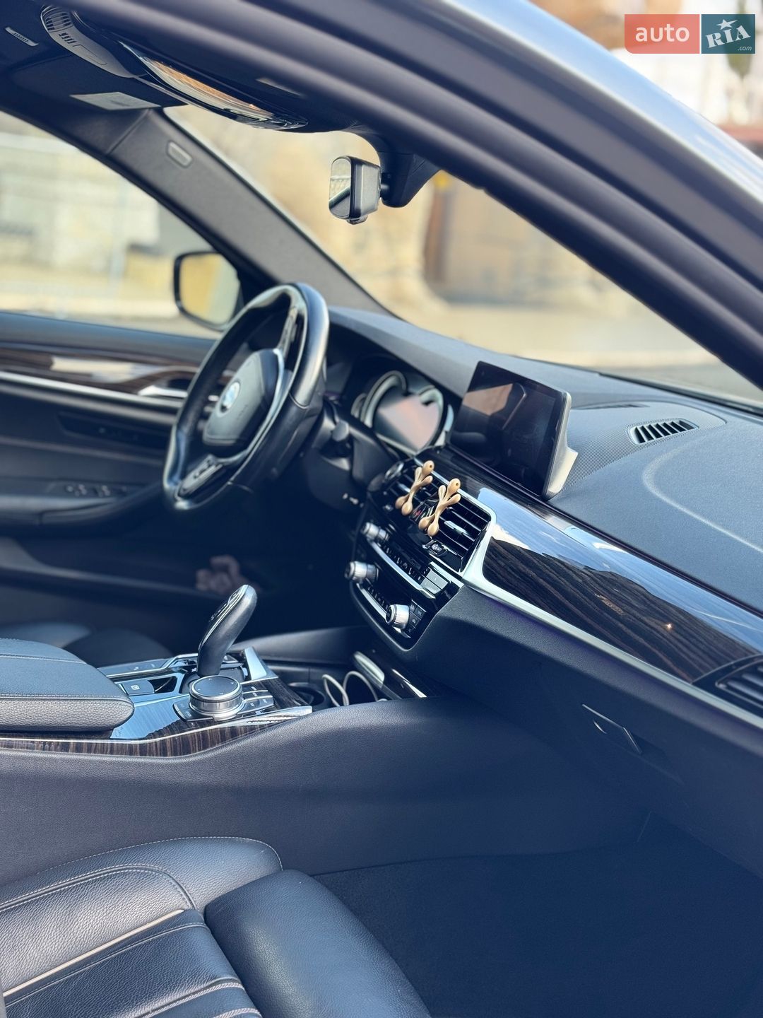 BMW 5 Series 2018 VIN WBAJB1C56KB375312 фото оголошення 6 з 14