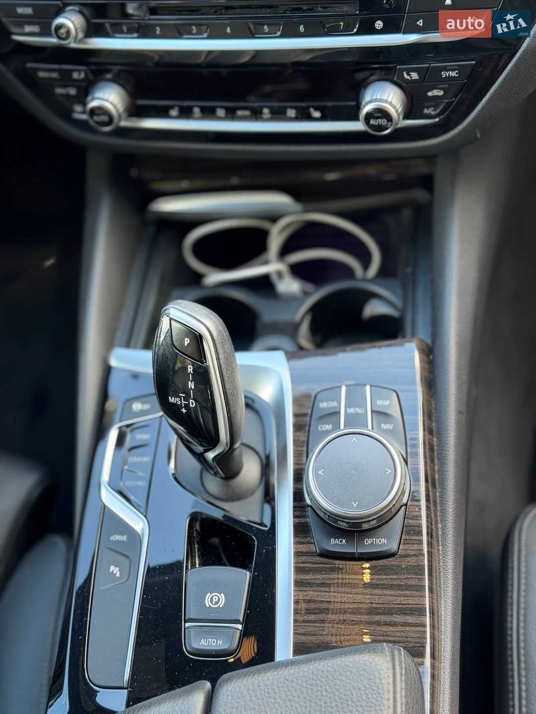 BMW 5 Series 2018 VIN WBAJB1C56KB375312 фото оголошення 7 з 14