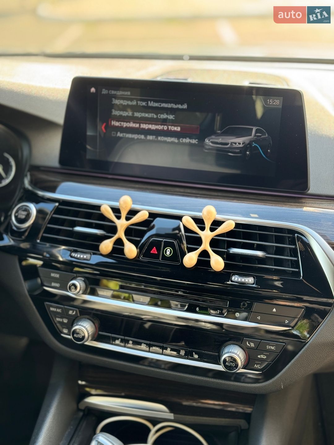 BMW 5 Series 2018 VIN WBAJB1C56KB375312 фото оголошення 8 з 14