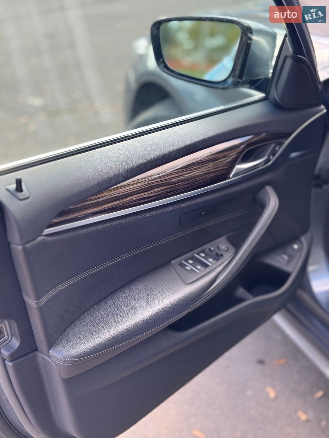 BMW 5 Series 2018 VIN WBAJB1C56KB375312 фото оголошення 11 з 14