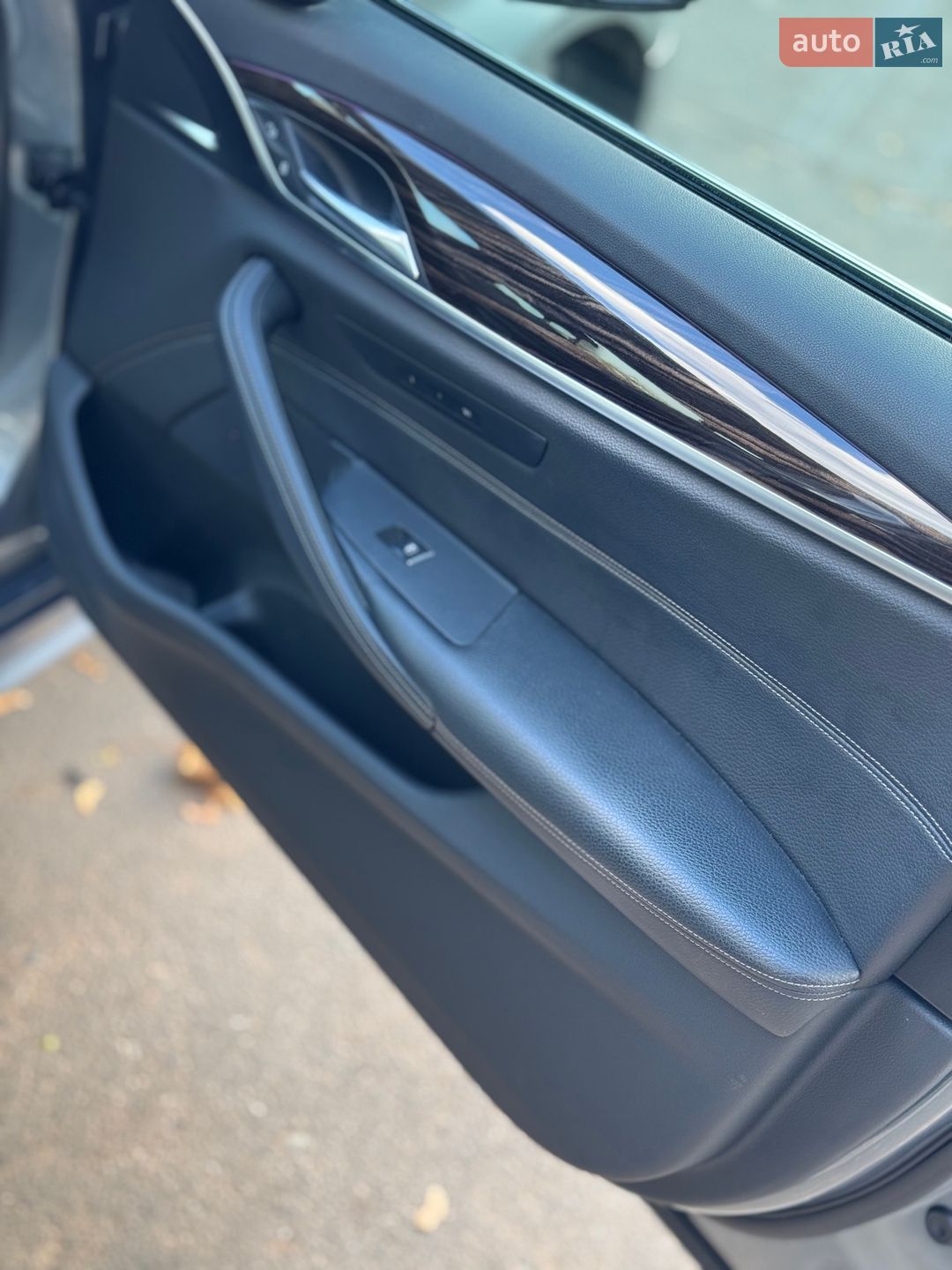 BMW 5 Series 2018 VIN WBAJB1C56KB375312 фото оголошення 12 з 14