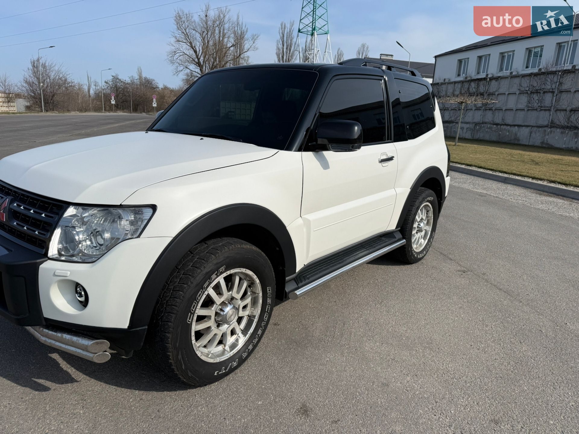 Mitsubishi Pajero 2010 VIN JMYMYV87WAJ714421 фото оголошення 2 з 25