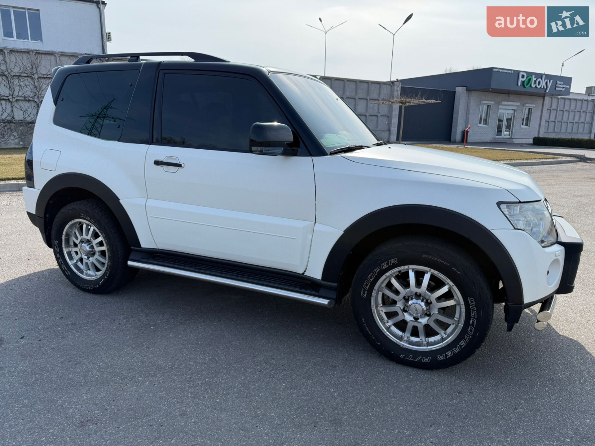 Mitsubishi Pajero 2010 VIN JMYMYV87WAJ714421 фото оголошення 3 з 25