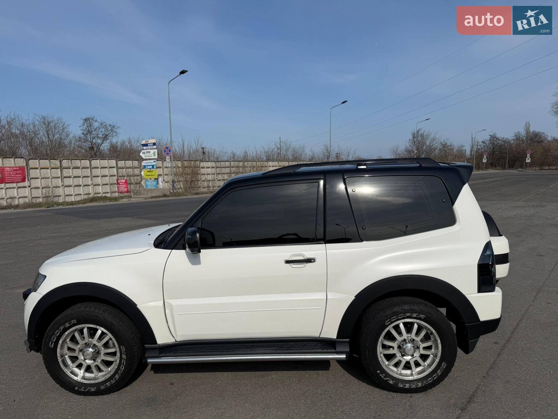 Mitsubishi Pajero 2010 VIN JMYMYV87WAJ714421 фото оголошення 4 з 25