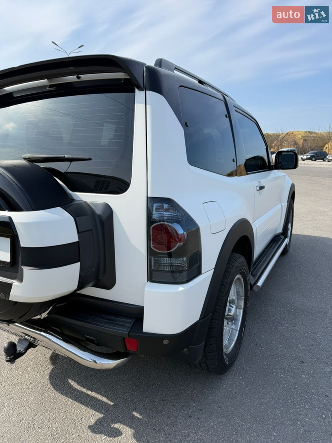 Mitsubishi Pajero 2010 VIN JMYMYV87WAJ714421 фото оголошення 8 з 25