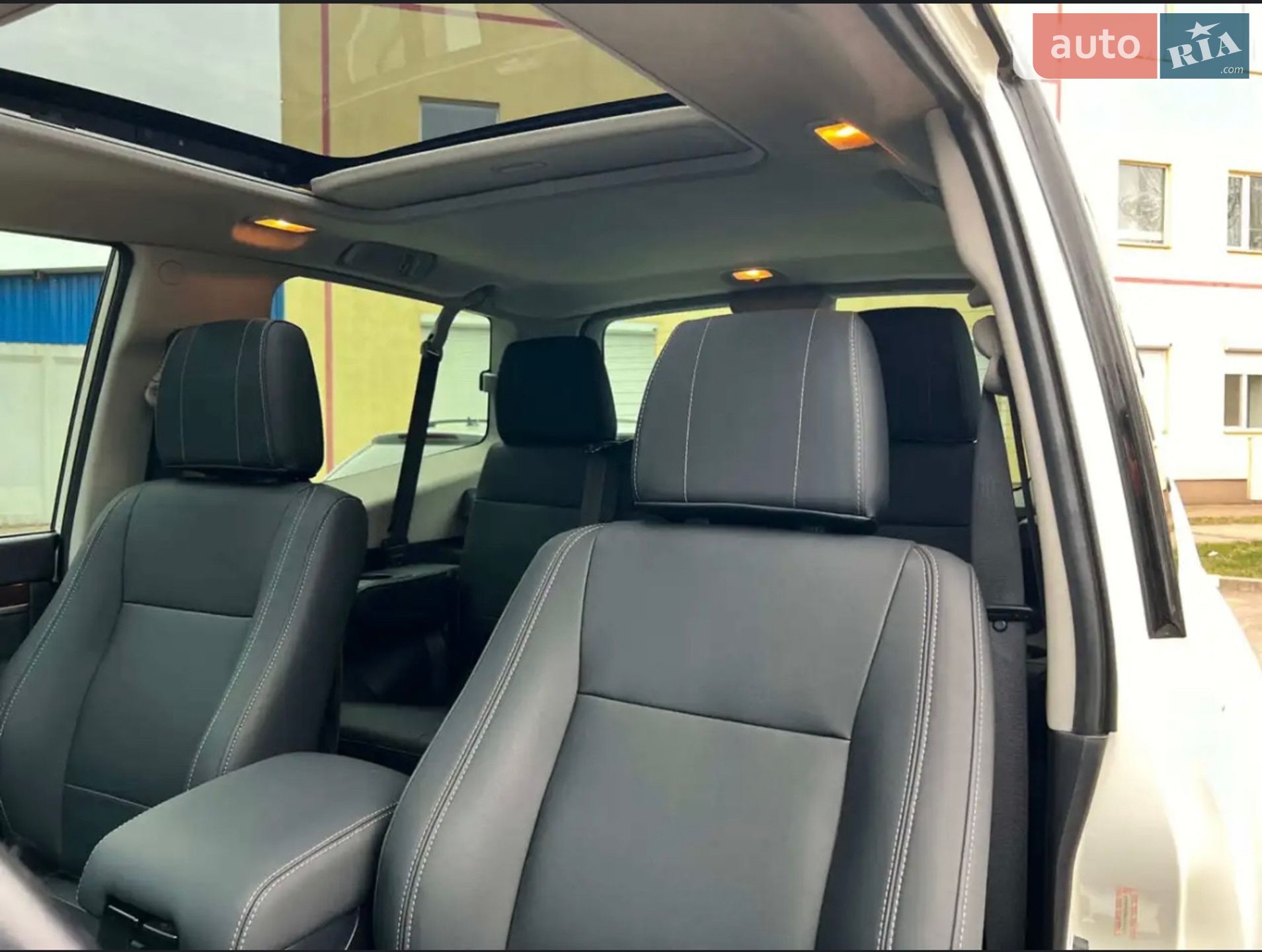 Mitsubishi Pajero 2010 VIN JMYMYV87WAJ714421 фото оголошення 10 з 25