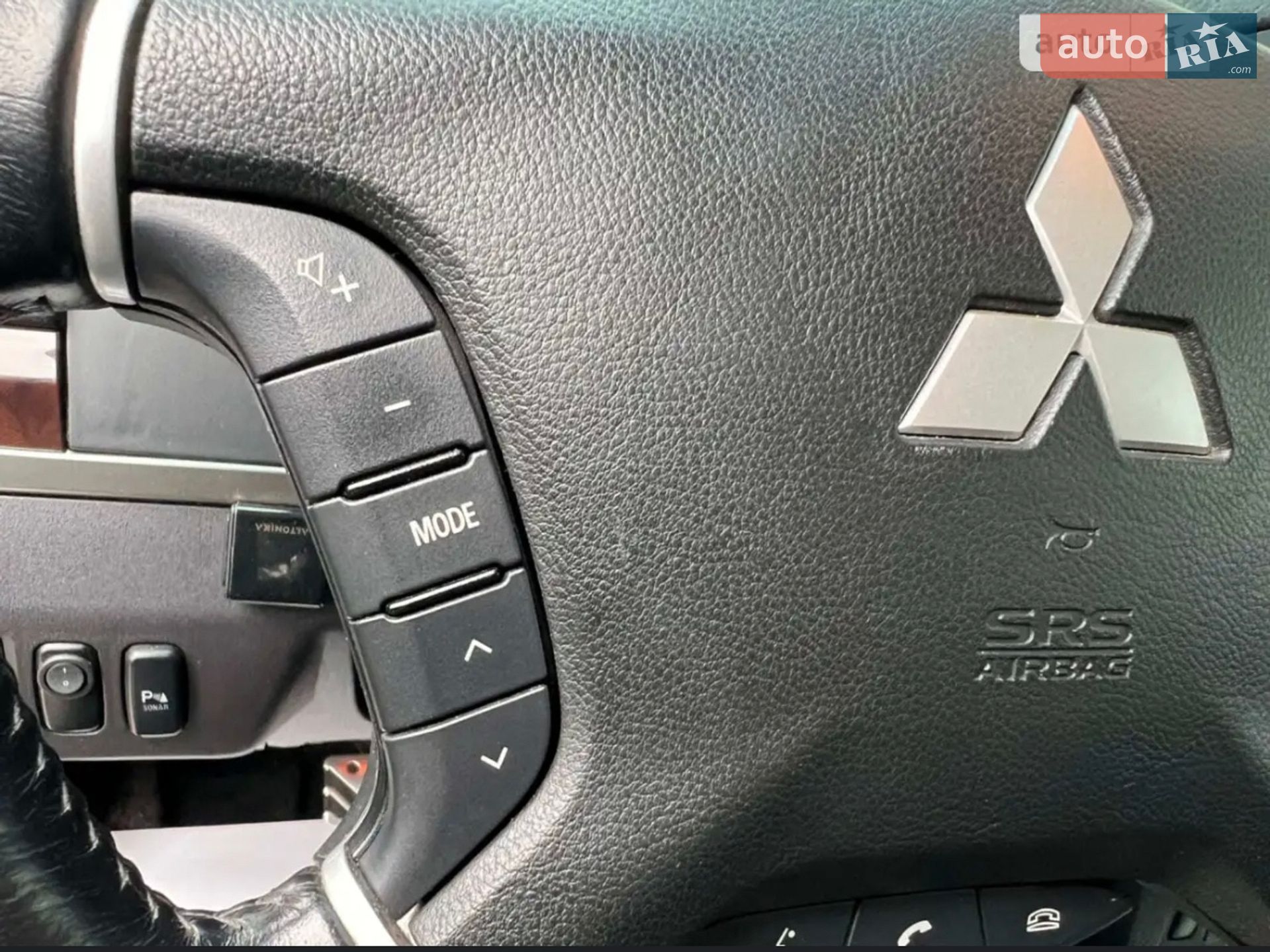 Mitsubishi Pajero 2010 VIN JMYMYV87WAJ714421 фото оголошення 15 з 25