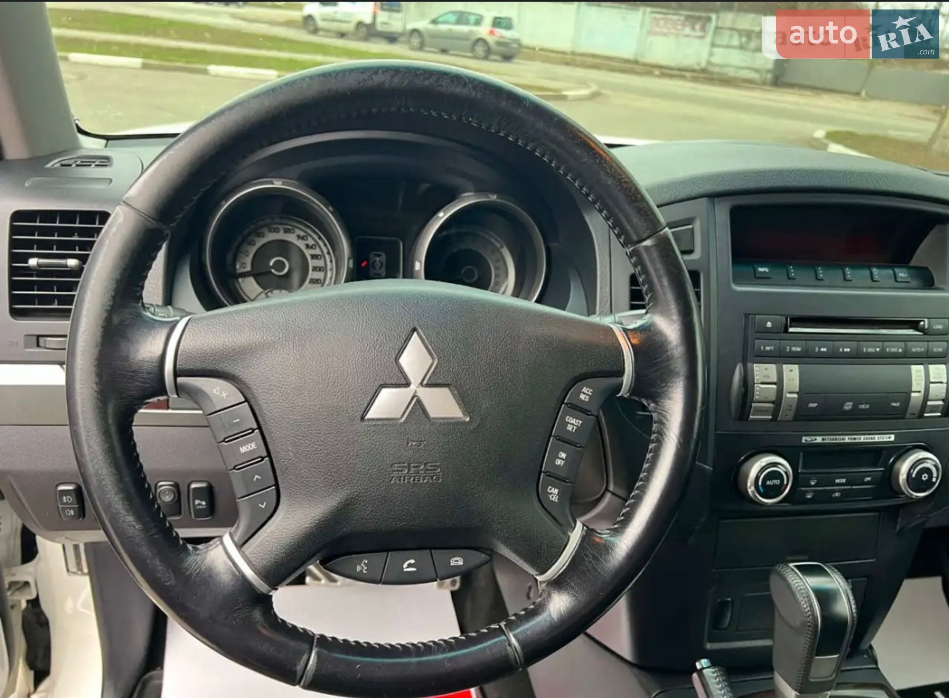 Mitsubishi Pajero 2010 VIN JMYMYV87WAJ714421 фото оголошення 16 з 25