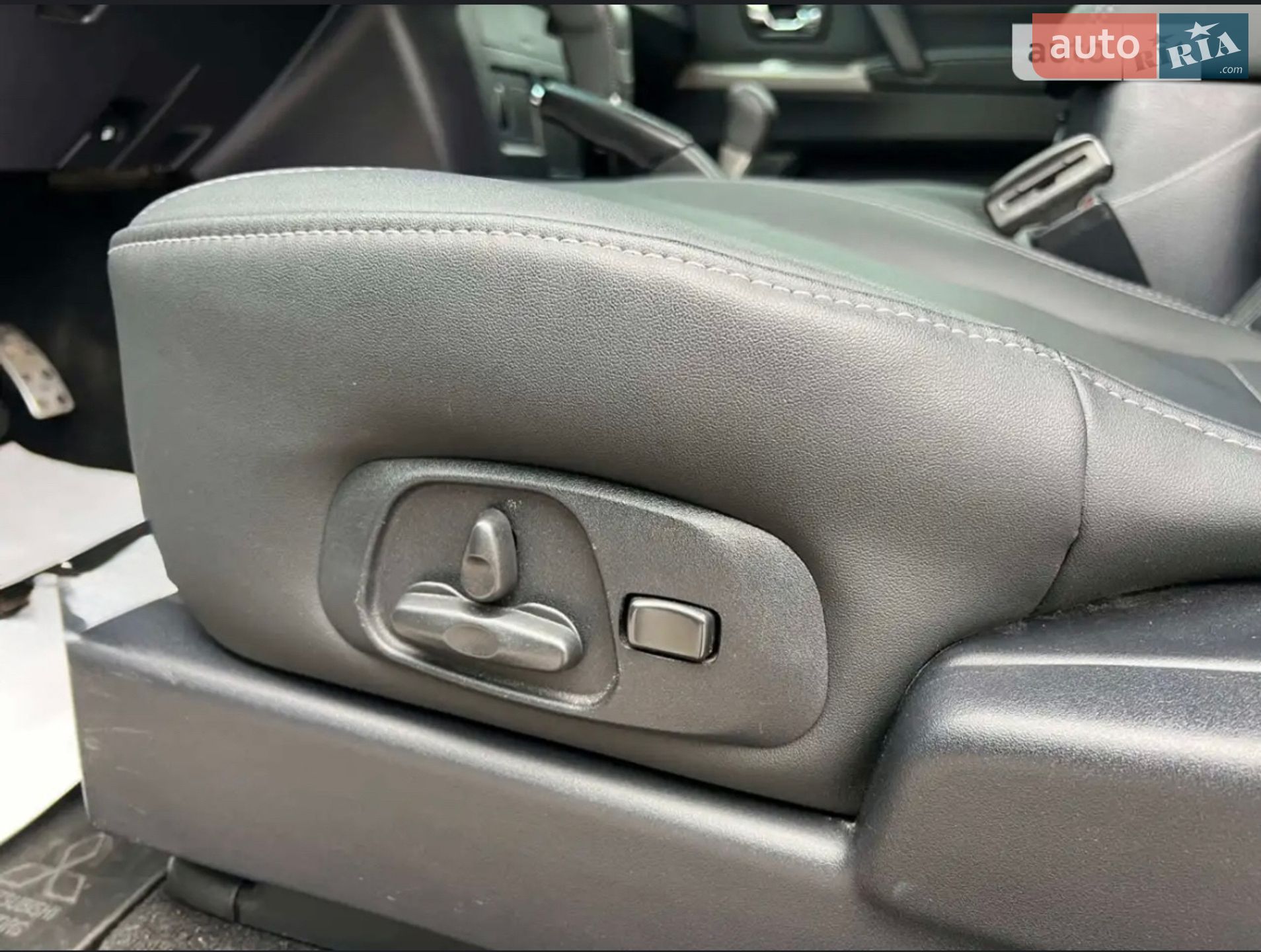 Mitsubishi Pajero 2010 VIN JMYMYV87WAJ714421 фото оголошення 19 з 25