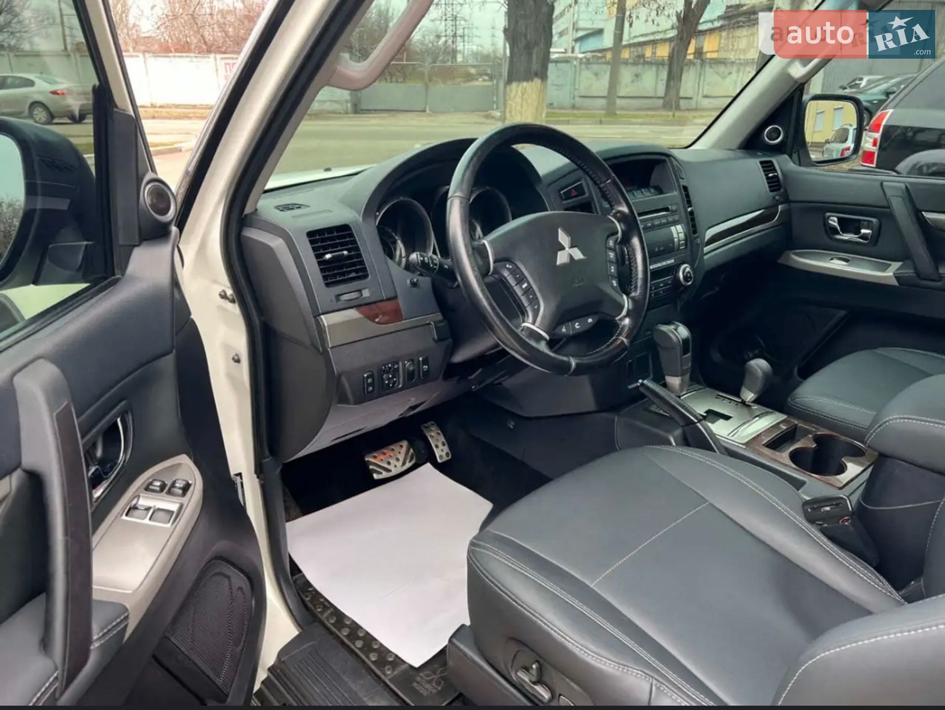 Mitsubishi Pajero 2010 VIN JMYMYV87WAJ714421 фото оголошення 22 з 25