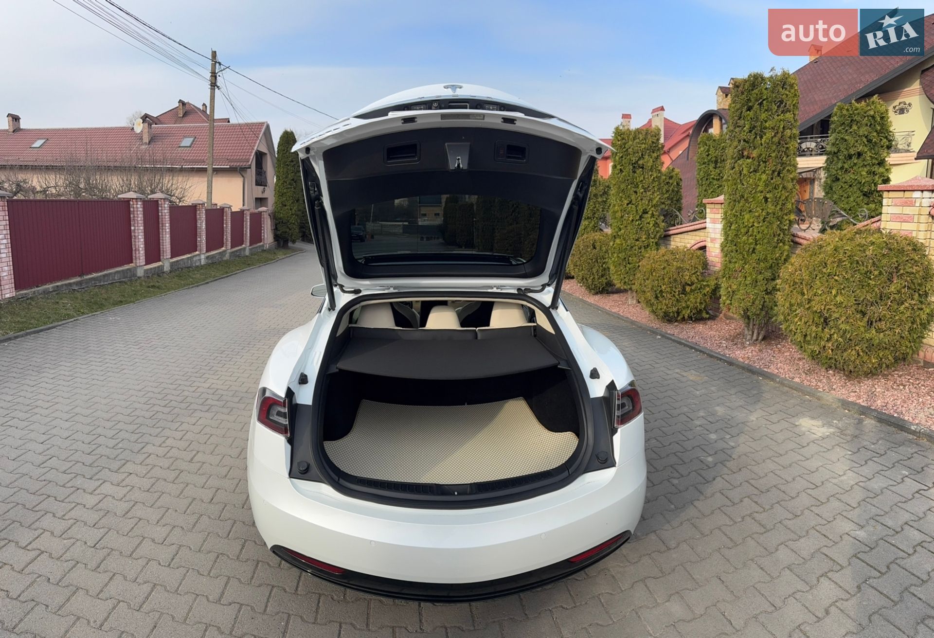 Tesla Model S 2018 VIN 5YJSA1E25JF263352 фото оголошення 3 з 25