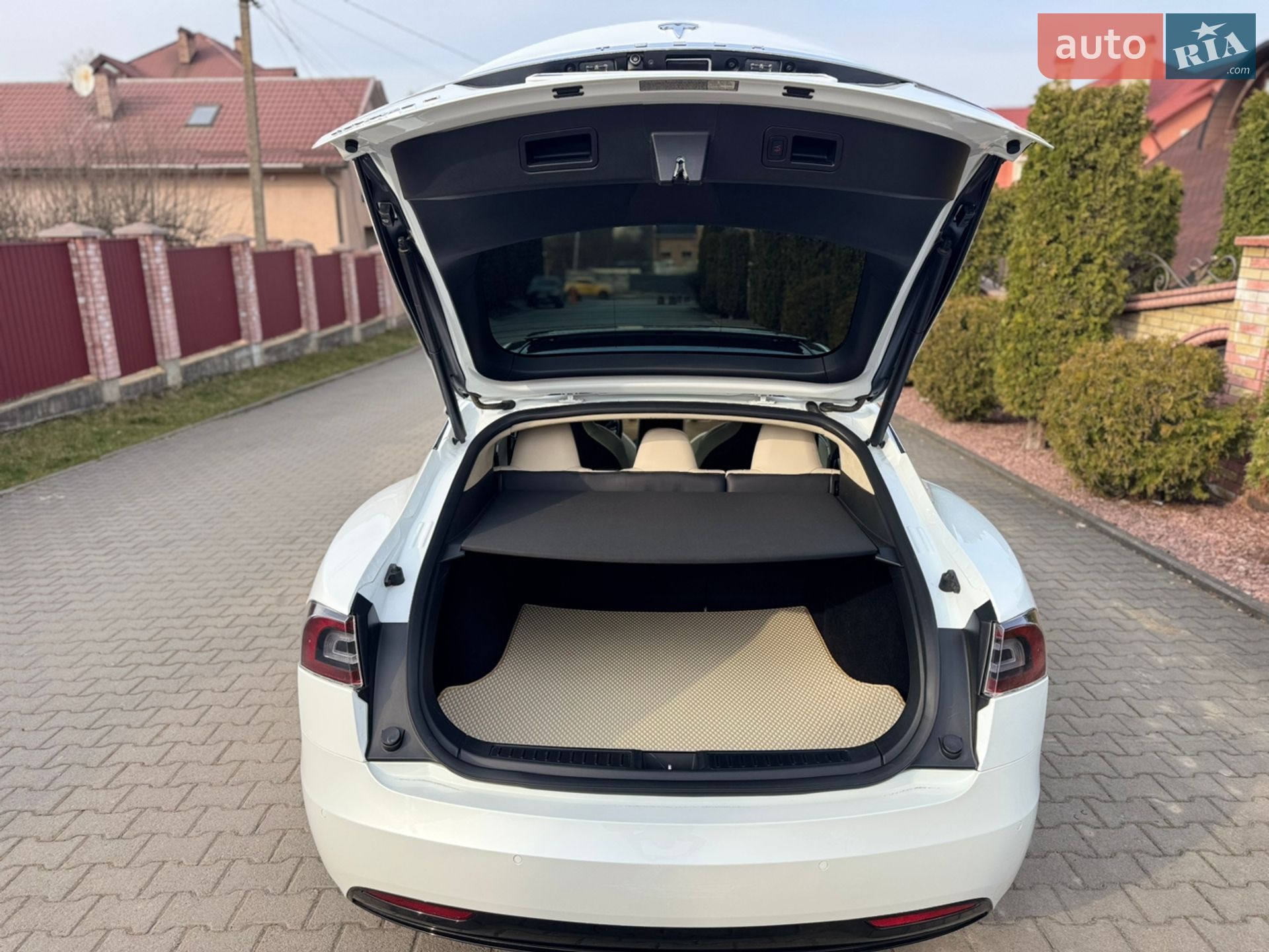 Tesla Model S 2018 VIN 5YJSA1E25JF263352 фото оголошення 4 з 25
