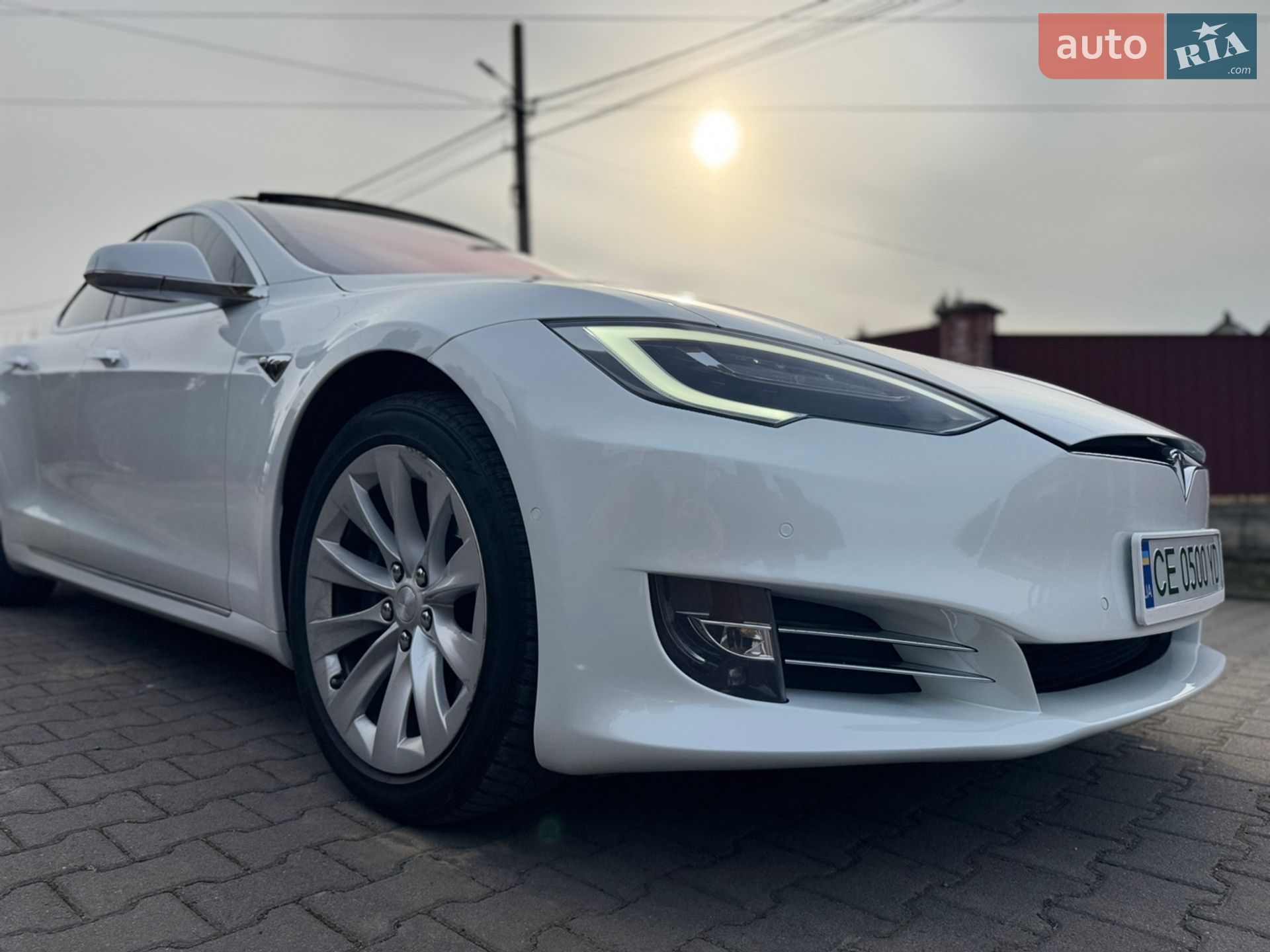 Tesla Model S 2018 VIN 5YJSA1E25JF263352 фото оголошення 13 з 25