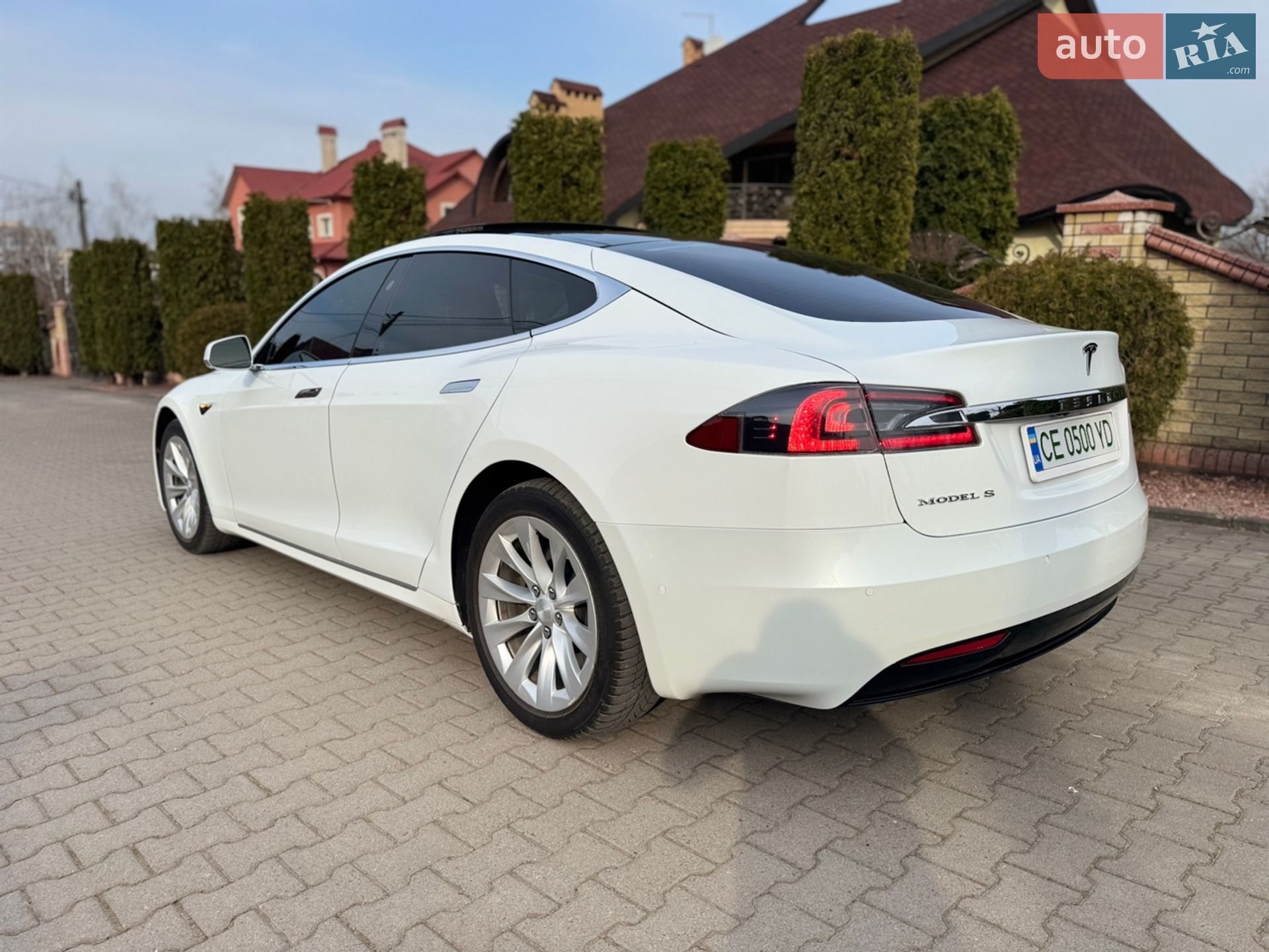 Tesla Model S 2018 VIN 5YJSA1E25JF263352 фото оголошення 16 з 25
