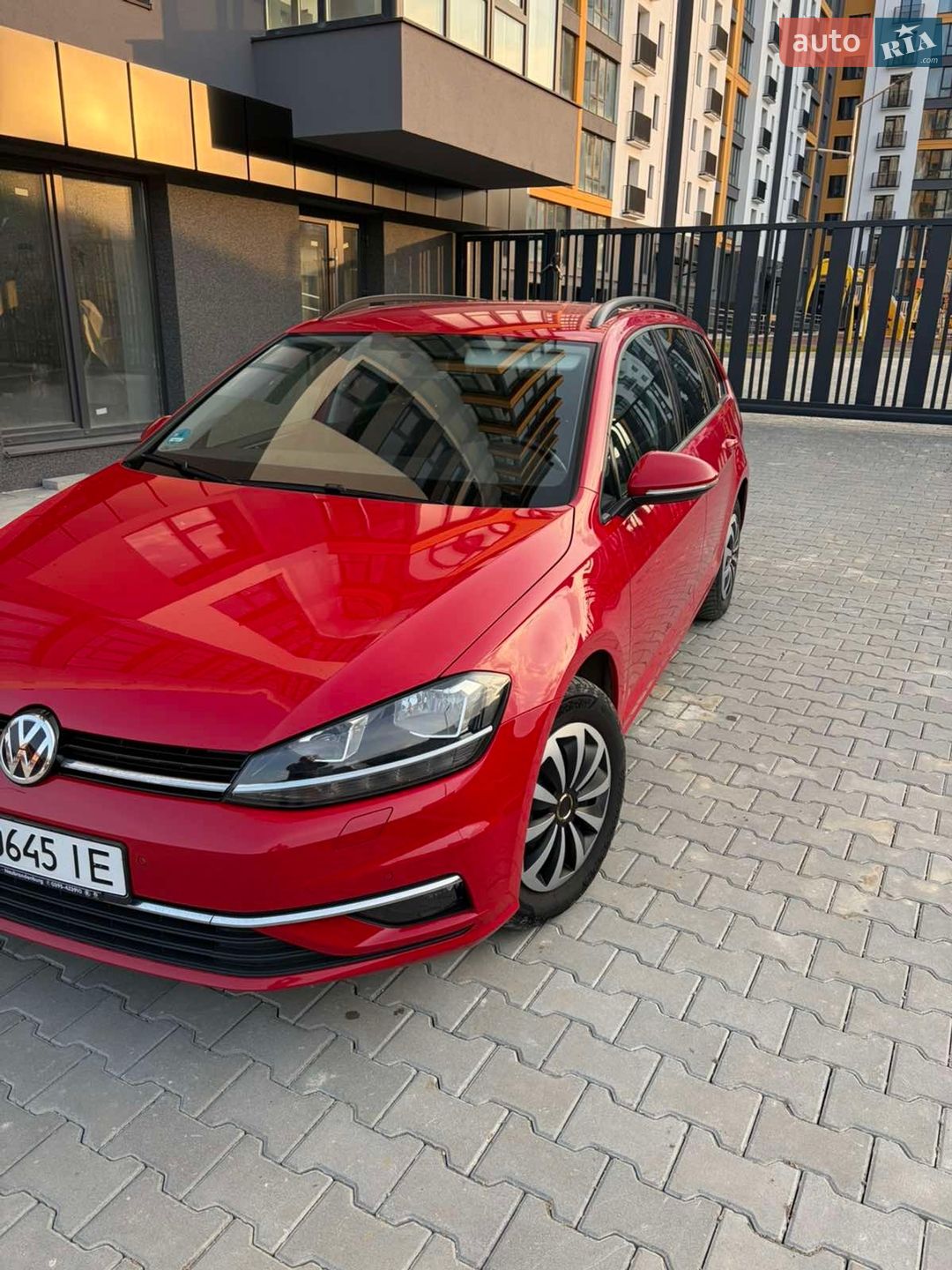 Volkswagen Golf 2019 VIN WVWZZZAUZKP569957 фото оголошення 3 з 37
